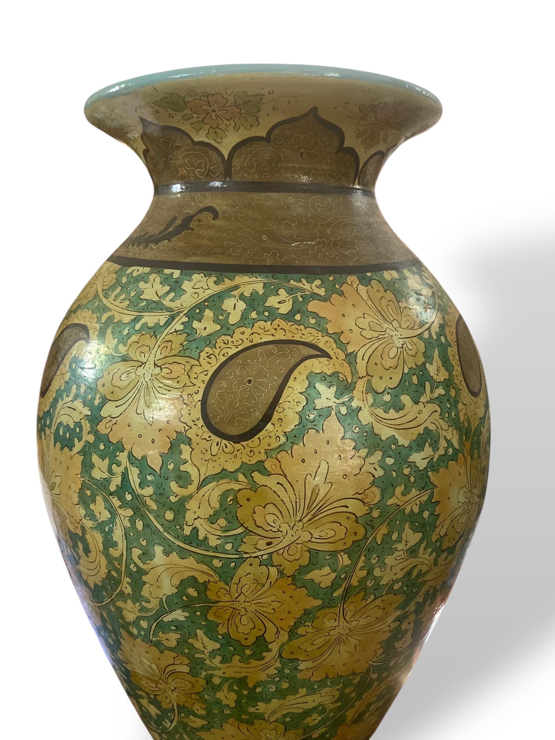 Grande vaso in ceramica dipinta - stile Qajar, Persia, inizio XX secolo in vendita 4