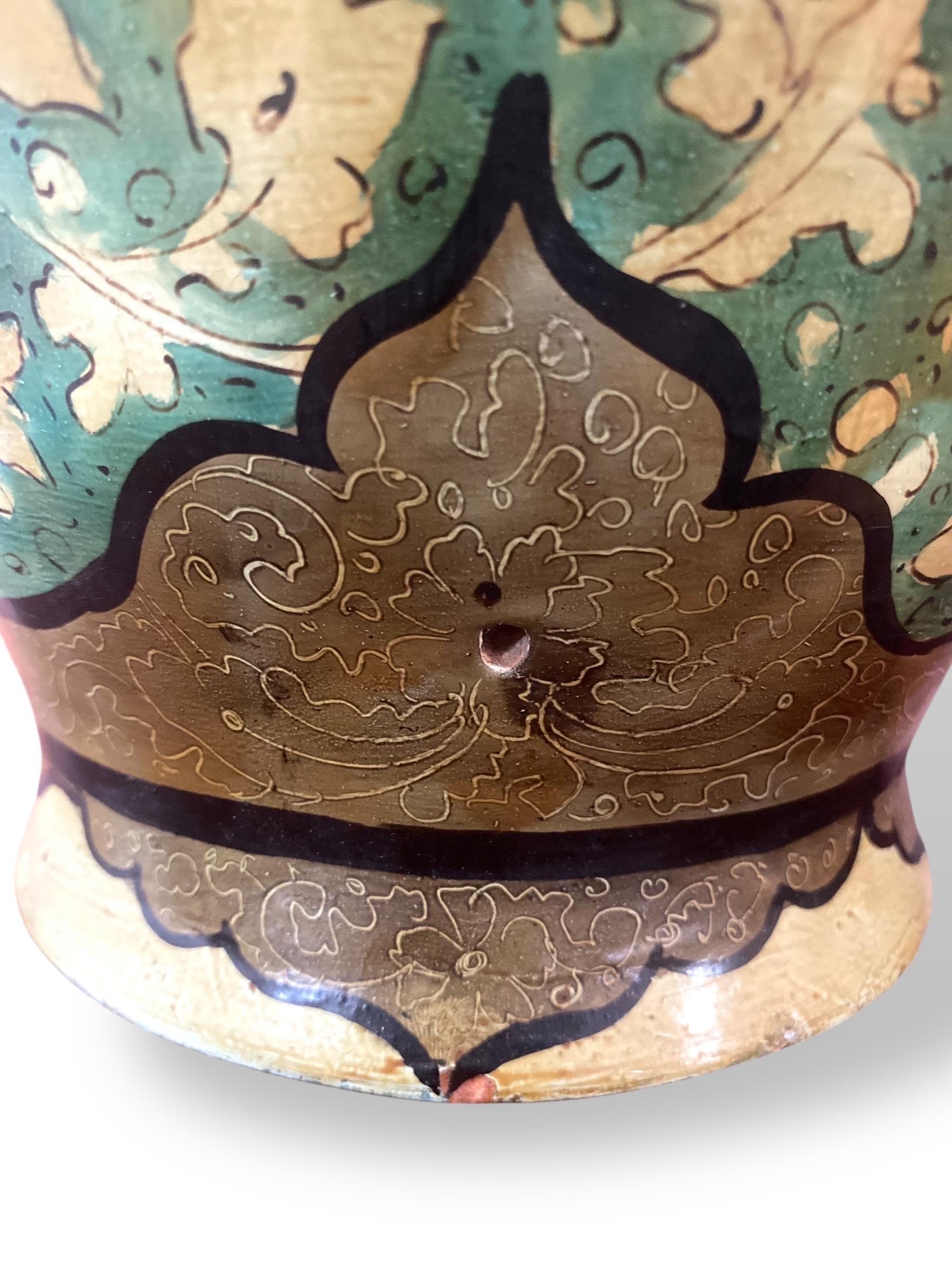 Grande vaso in ceramica dipinta - stile Qajar, Persia, inizio XX secolo in vendita 5