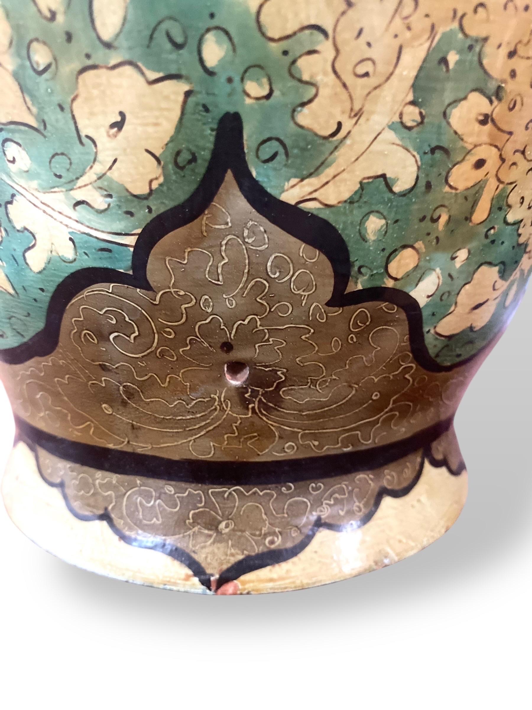 Grande vaso in ceramica dipinta - stile Qajar, Persia, inizio XX secolo in vendita 6