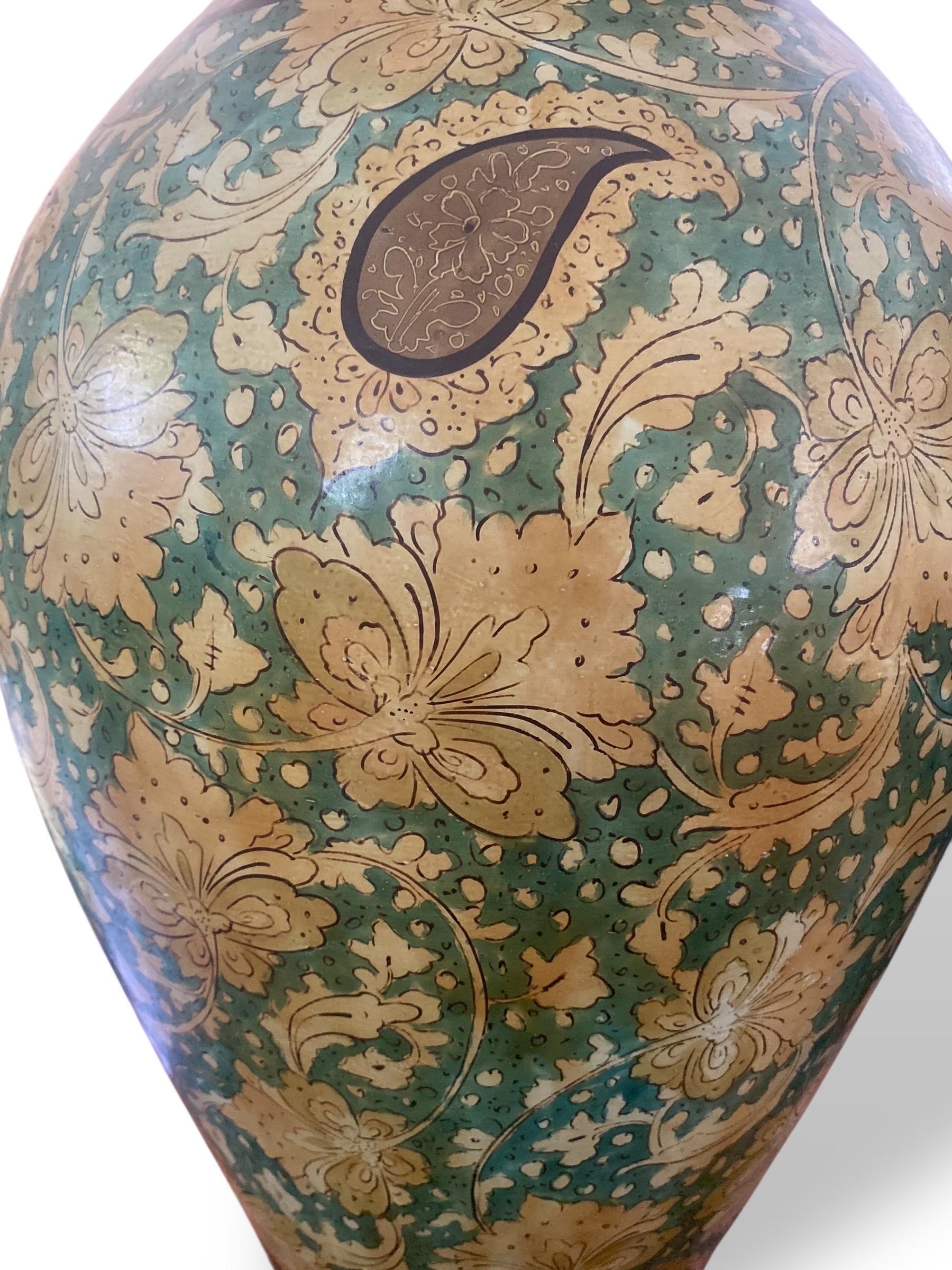 Grande vaso in ceramica dipinta - stile Qajar, Persia, inizio XX secolo in vendita 7