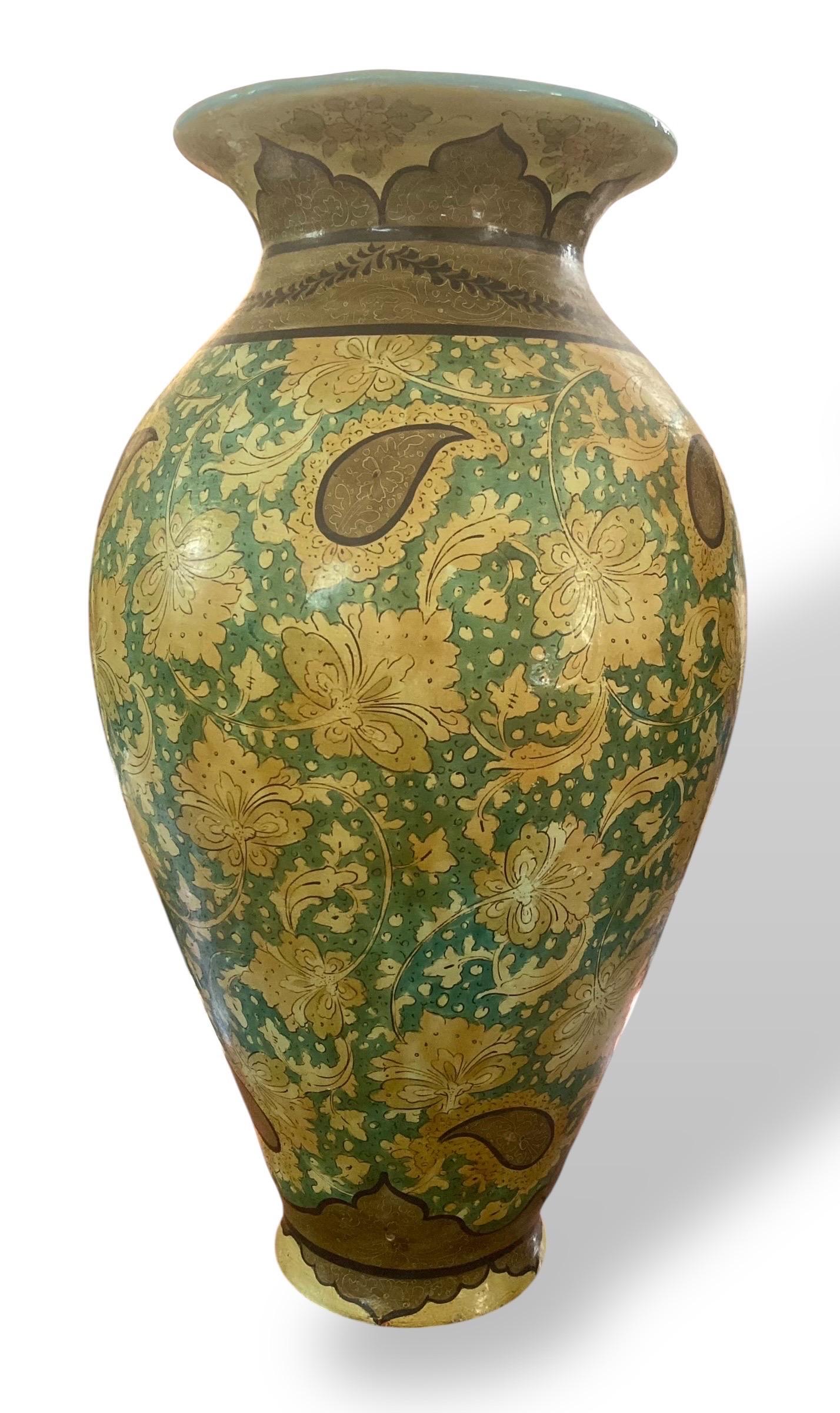 Grande vaso in ceramica dipinta - stile Qajar, Persia, inizio XX secolo in vendita 8