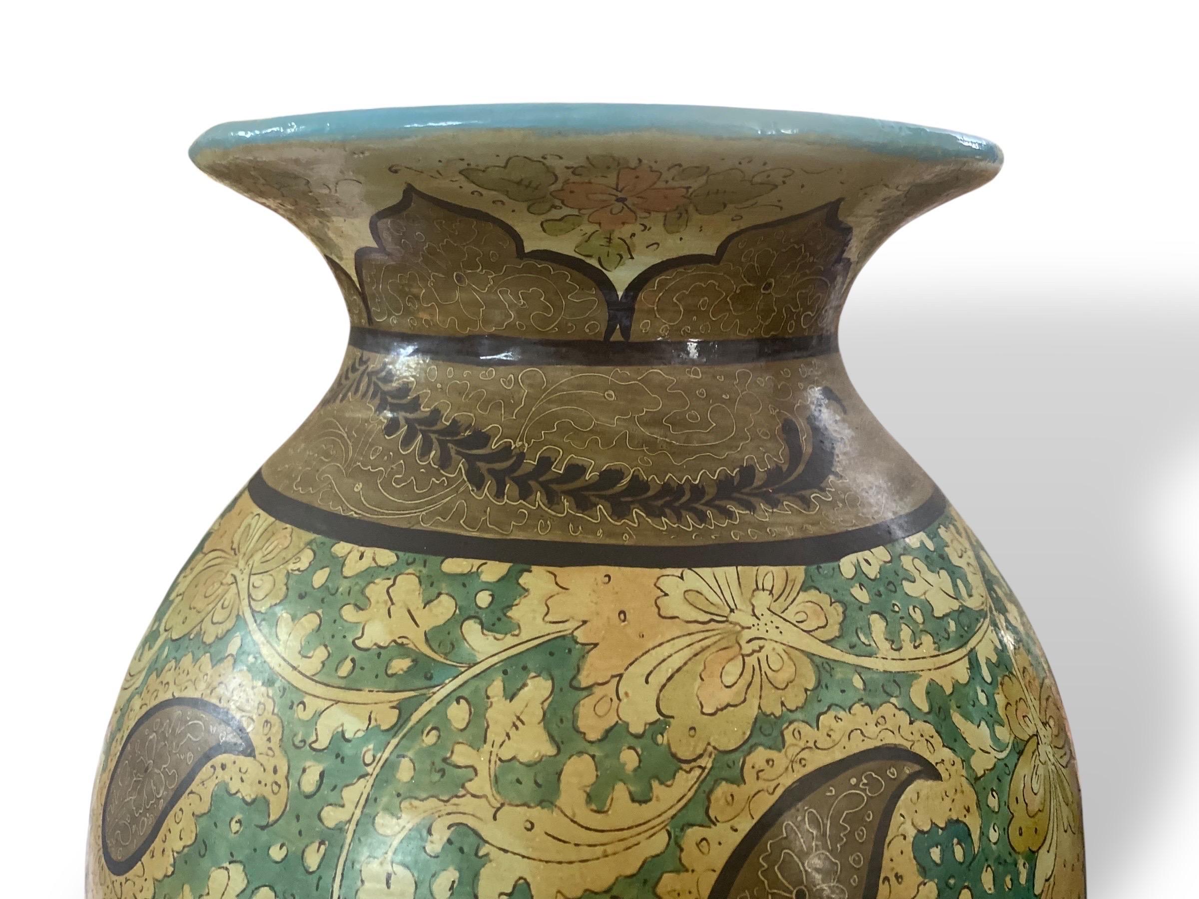 Grande vaso in ceramica dipinta - stile Qajar, Persia, inizio XX secolo in vendita 2