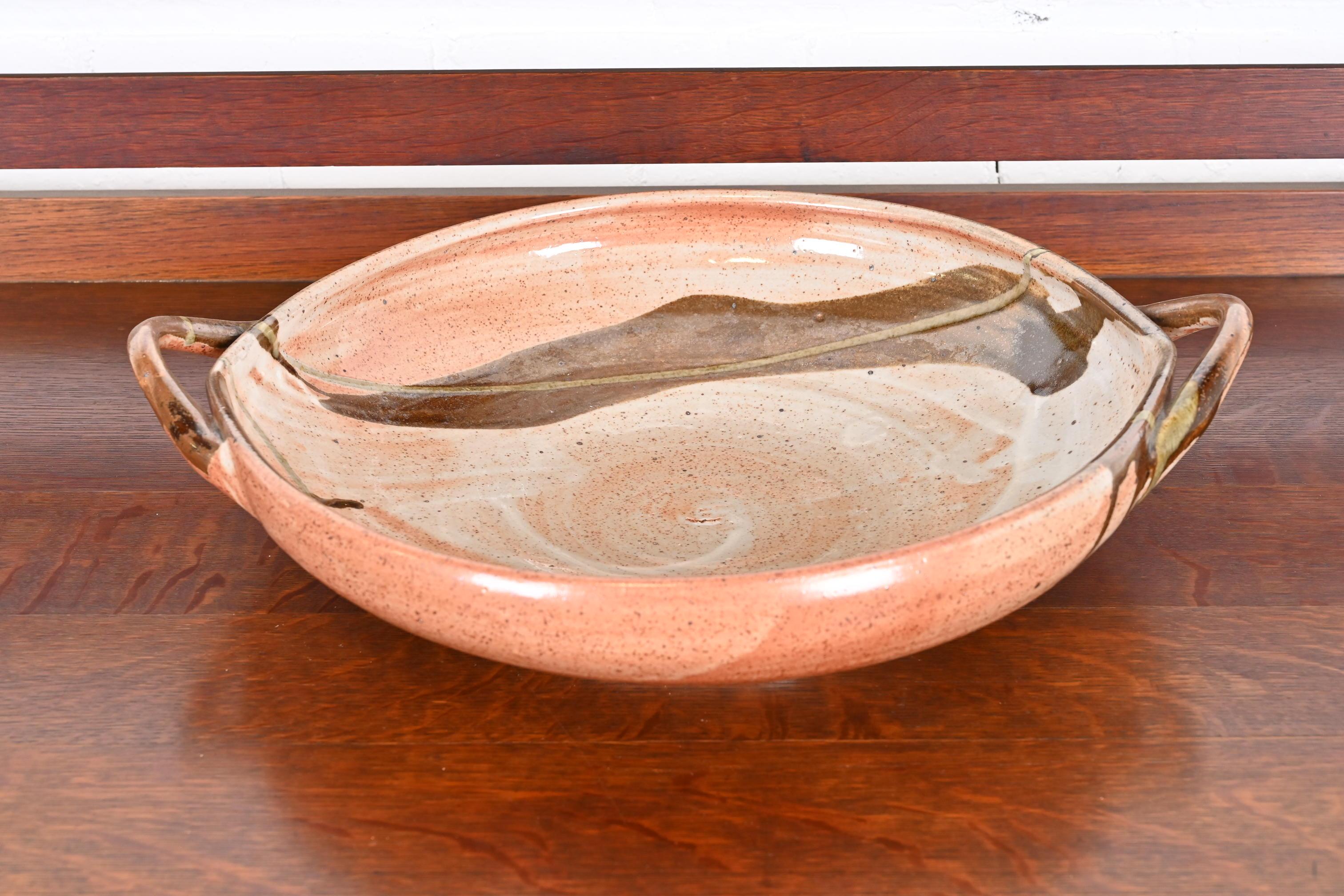 kunstvoll bemalte und glasierte keramik