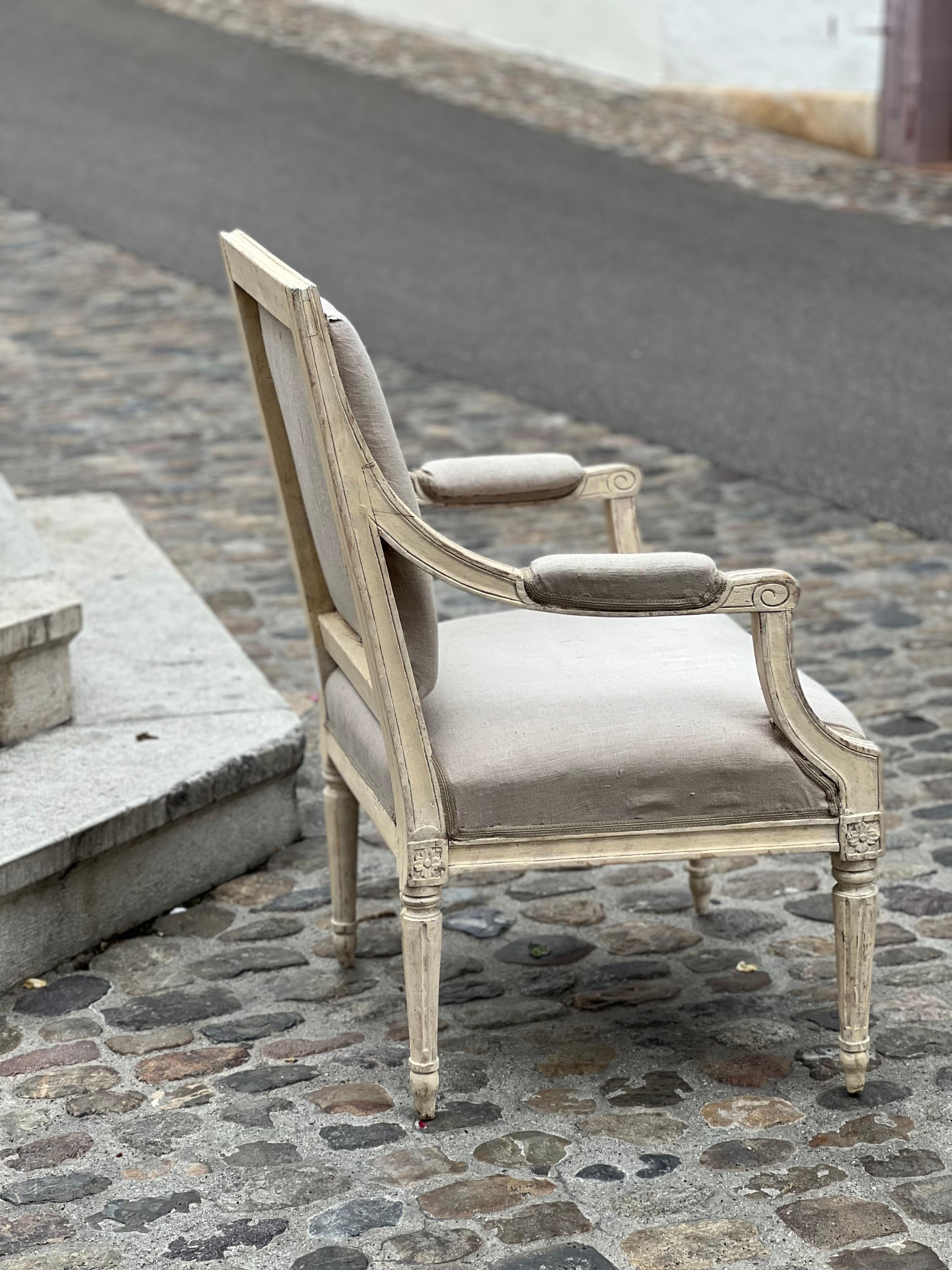Large Painted Gustavian Periode Armchair, Stockholm, Sweden, Late 18th Century In Good Condition For Sale In Basel, BS