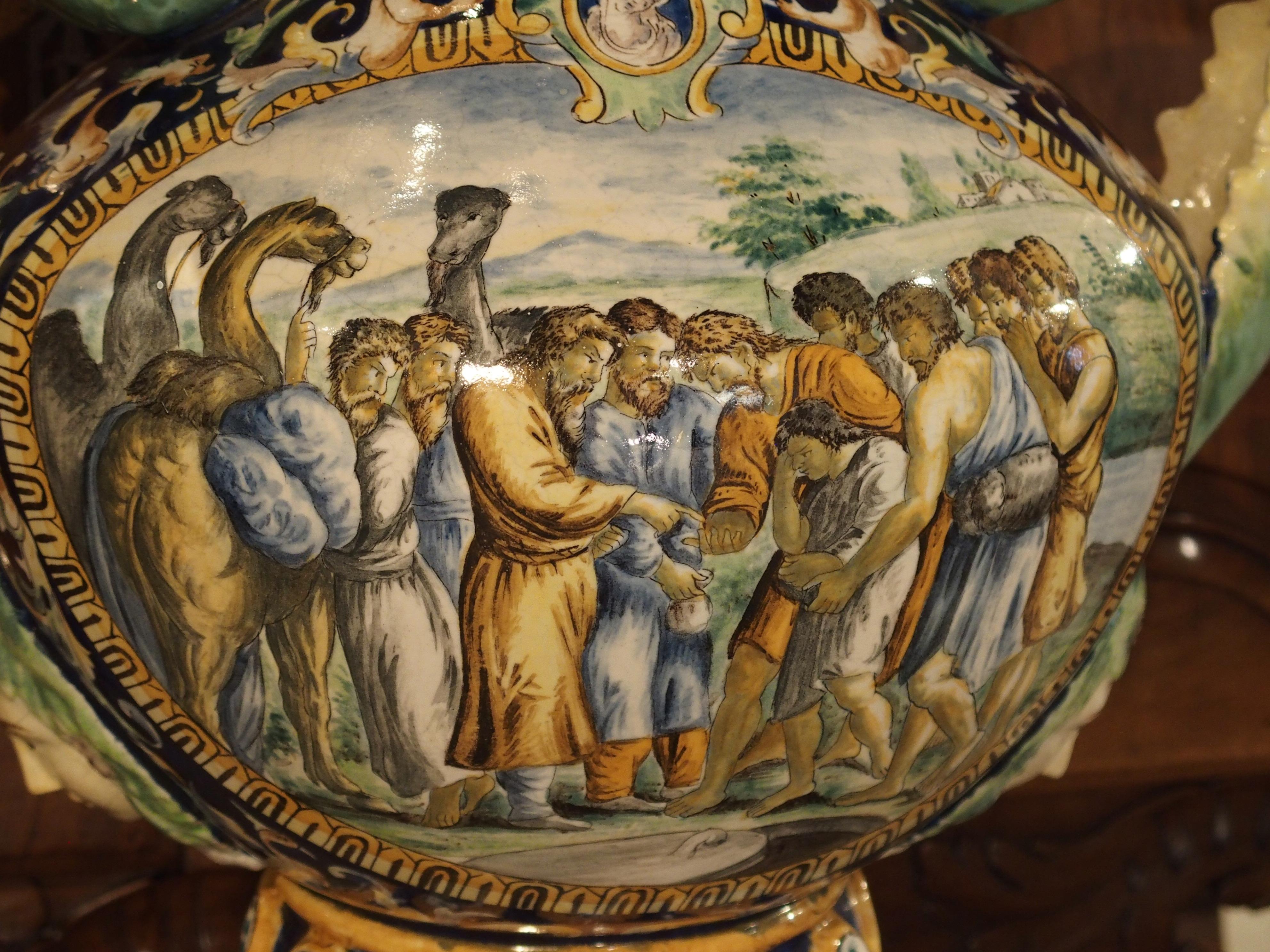 Grande urne en majolique italienne peinte, vers 1885 en vente 6