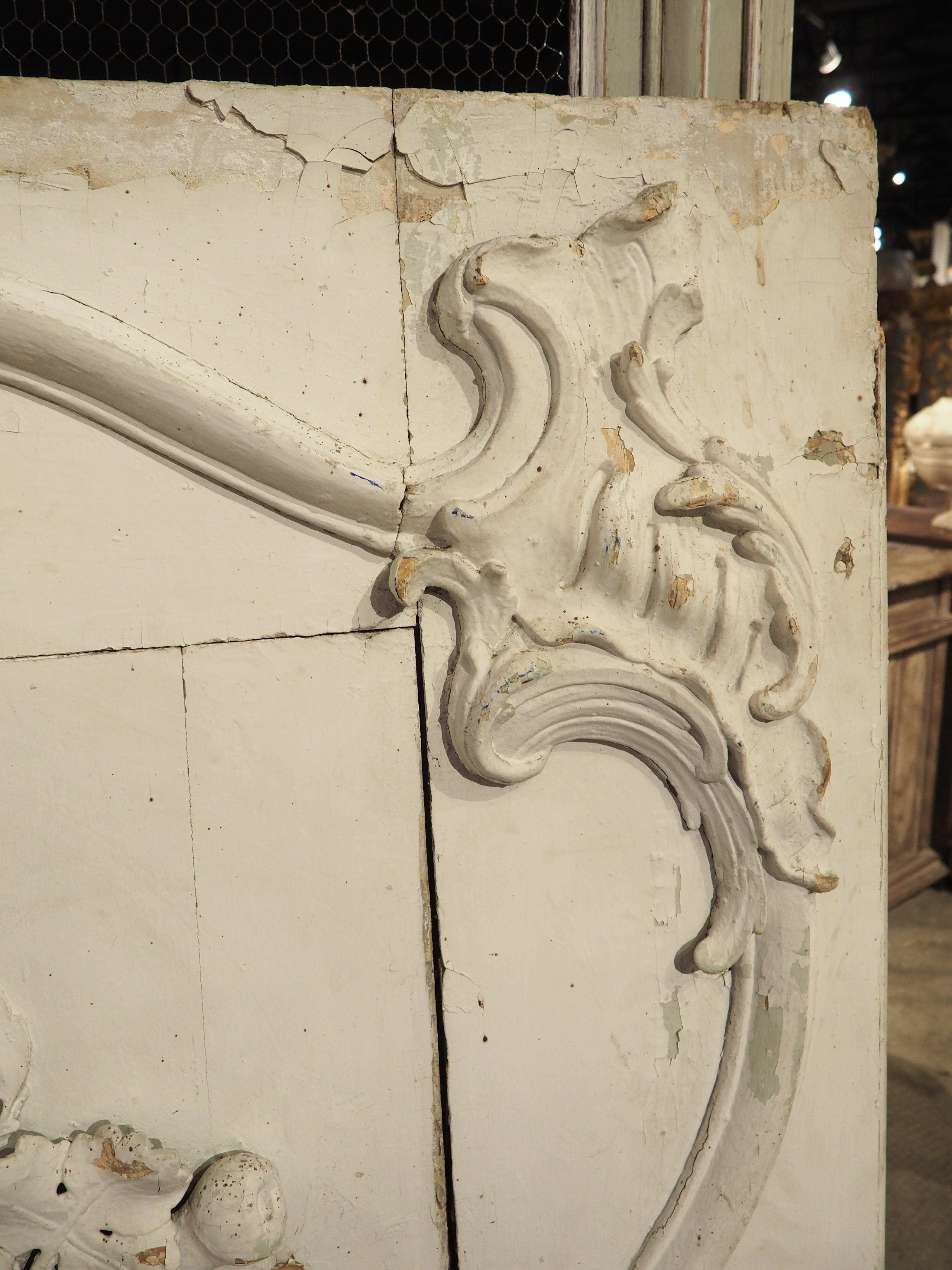 Intagliato a mano Grande porta dipinta Chateau Boiserie Luigi XVI, CIRCA 1760 in vendita