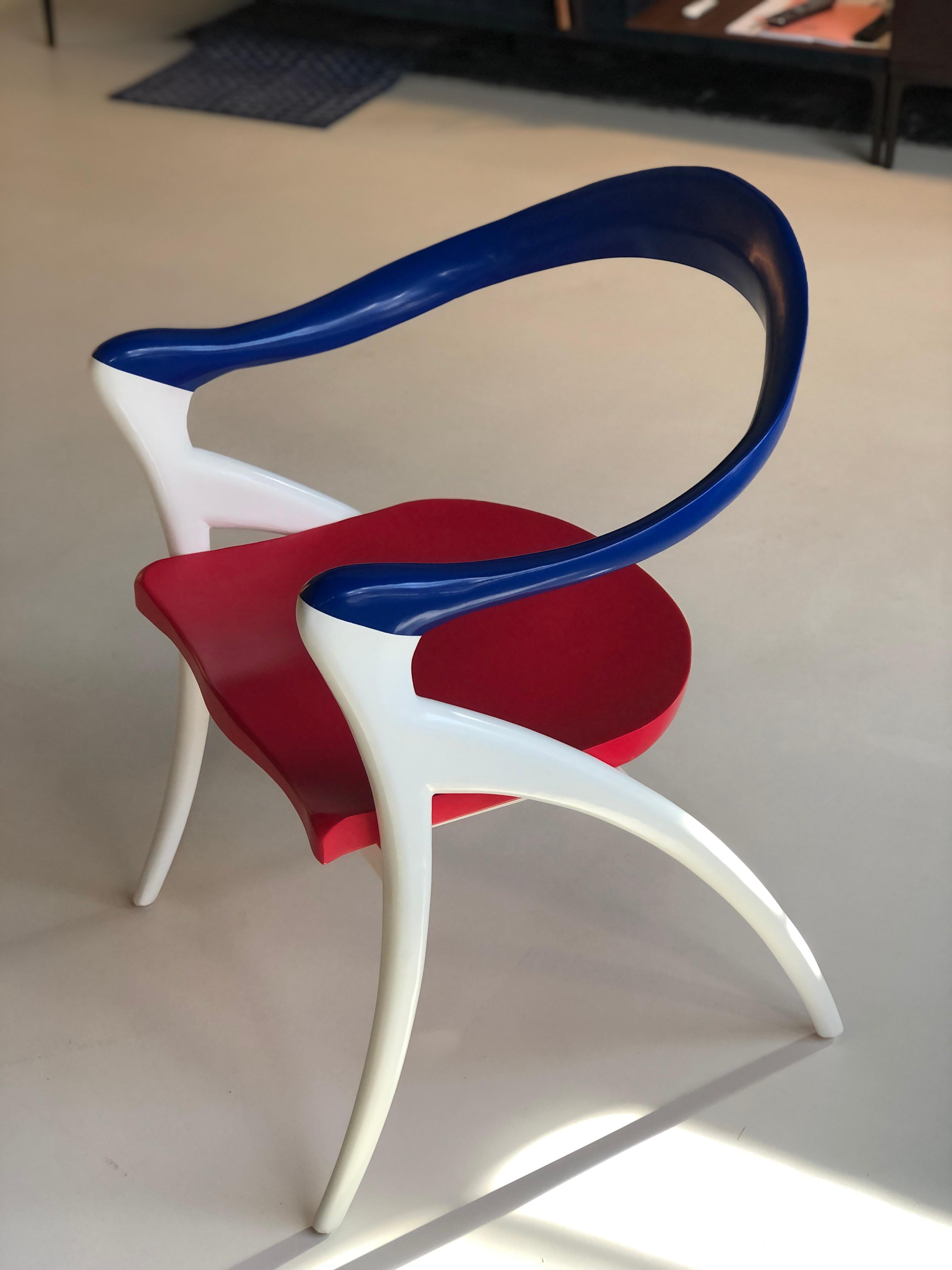 Grands fauteuils by Olivier de Schrijver (born in 1958) Model Ode à la femme with mahogany wavy headband extended by the armrests and the base, curved seats. Painted in the colors of the French flag.
Belgium, 2021.