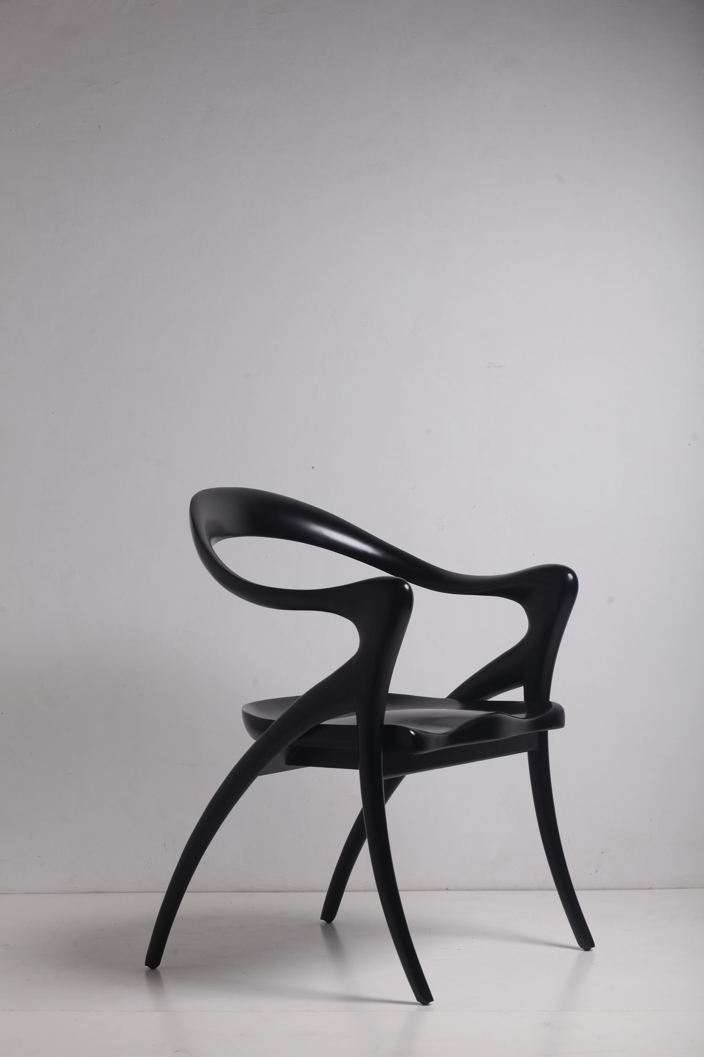 XXIe siècle et contemporain Grands fauteuils en acajou peint Modèle Ode À La Femme d'Olivier de Schrijver en vente