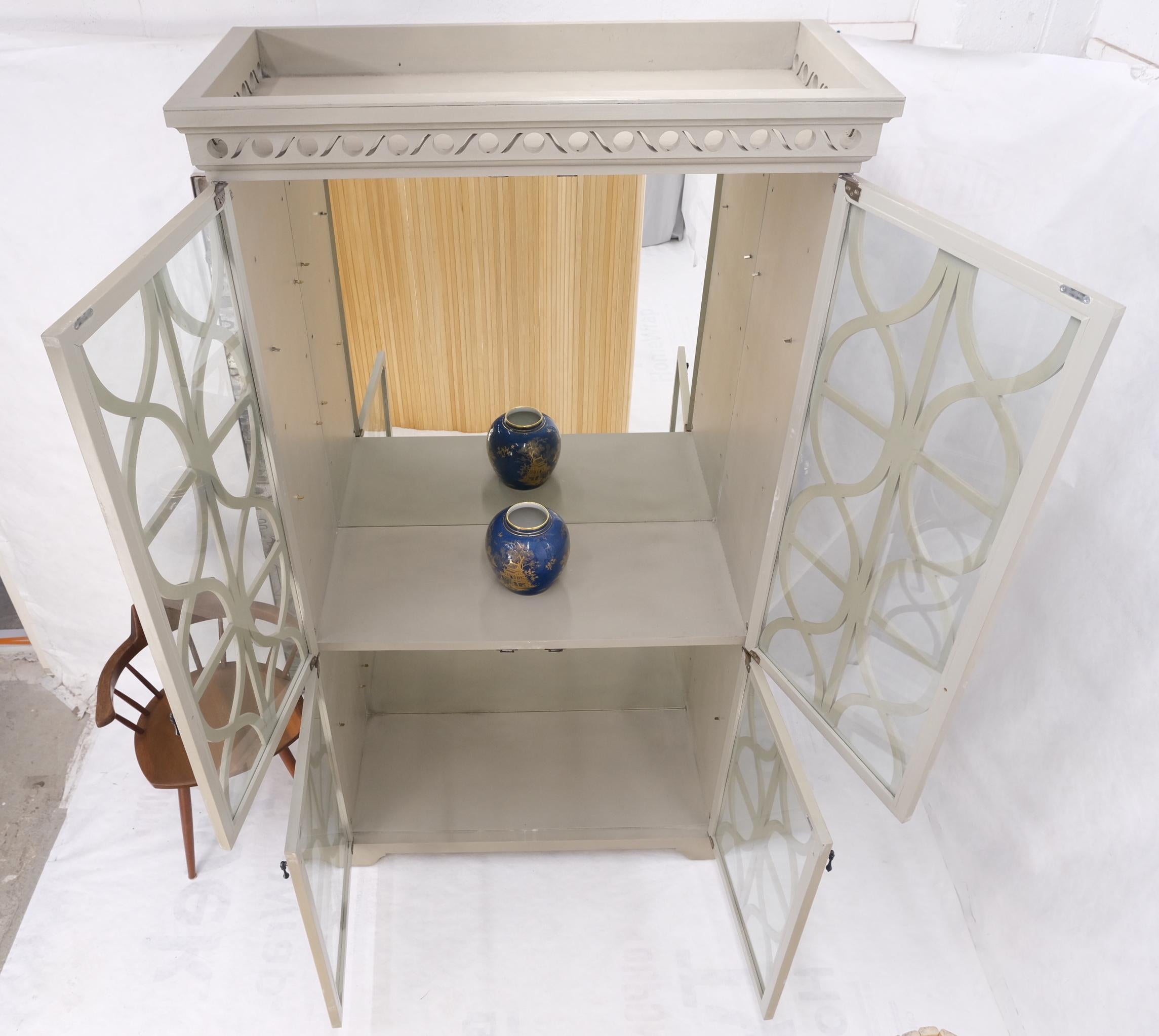 Dipinto Grande armadio a doppia anta decorativo verniciato a specchio, credenza, vitrina in vendita