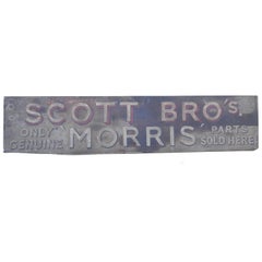 Grande enseigne publicitaire d'automobile en bois peint, Scott Bros Morris