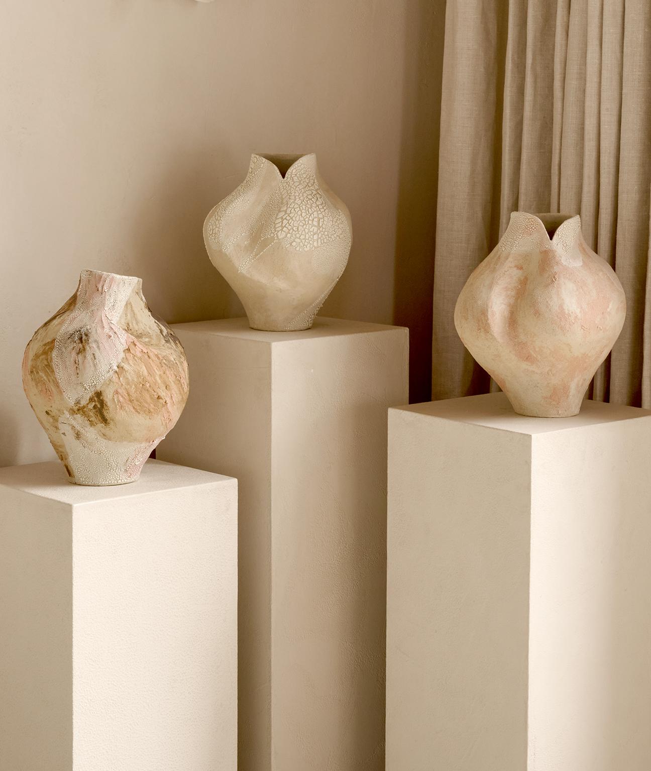 Vaso grande in ceramica rosa dipinto e bianco Lost Quarry Vaso moderno artigianale In condizioni Nuovo in vendita a Brooklyn, NY
