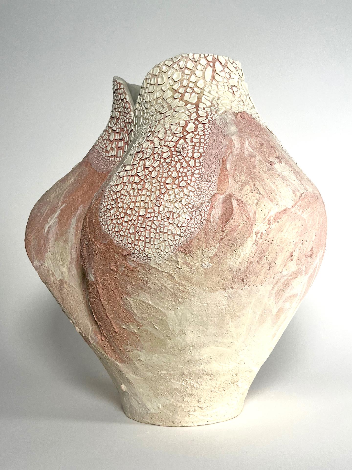 Americano Vaso grande in ceramica rosa dipinto e bianco Lost Quarry Vaso moderno artigianale in vendita