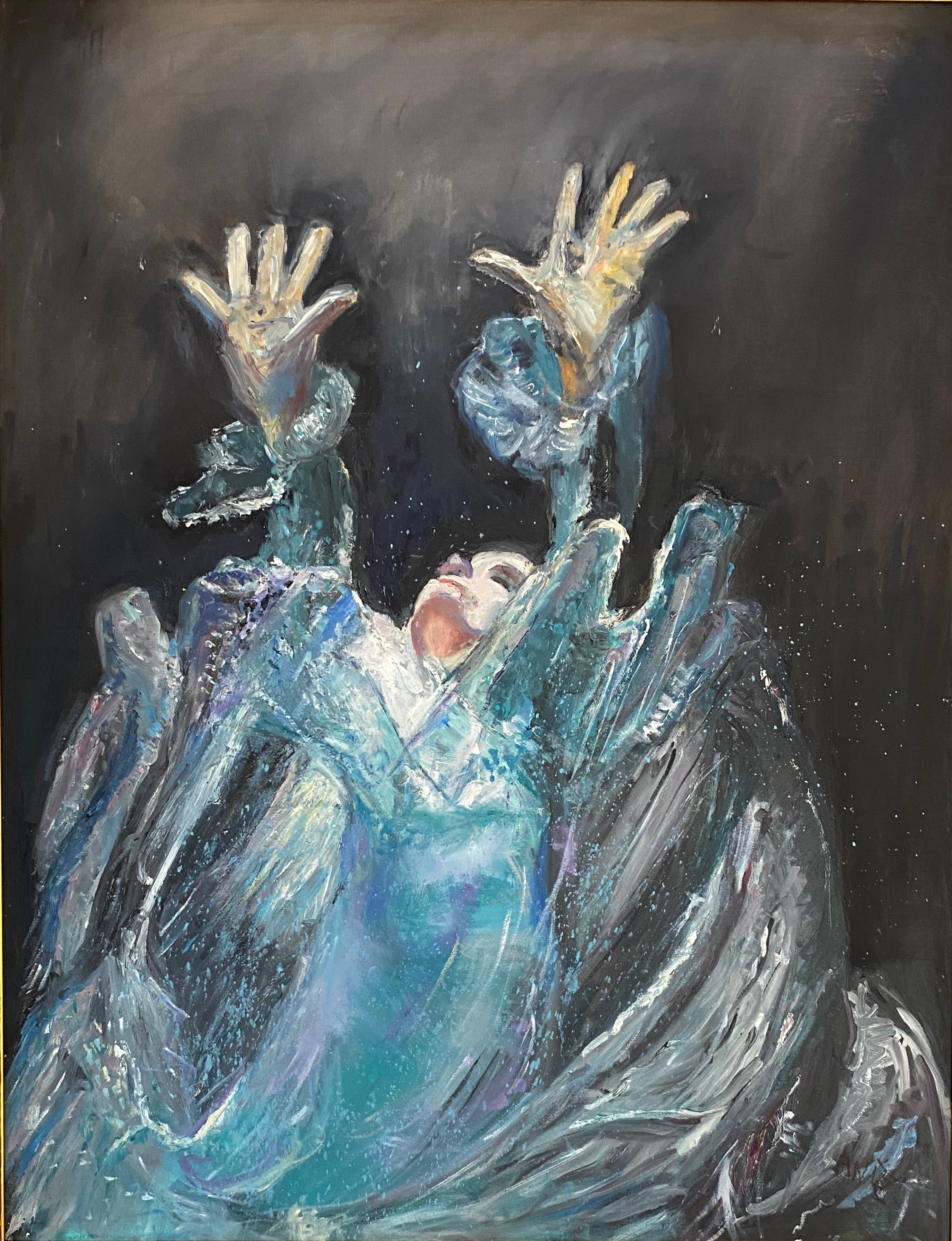 Cette peinture à l'huile évocatrice représente une femme se tenant debout avec défi au milieu d'une mer agitée.  Vêtue de vêtements blancs fluides, elle tend les mains vers le ciel, le visage tourné vers le haut dans un geste d'espoir ou de