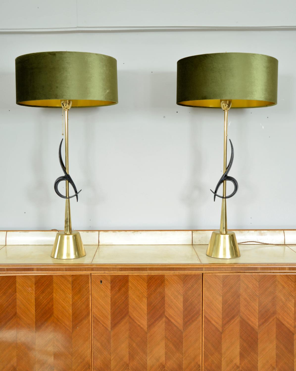 Cast Large Pair 1950s American Midcentury Brass Glass Table Lamps Hollywood Regency For Sale