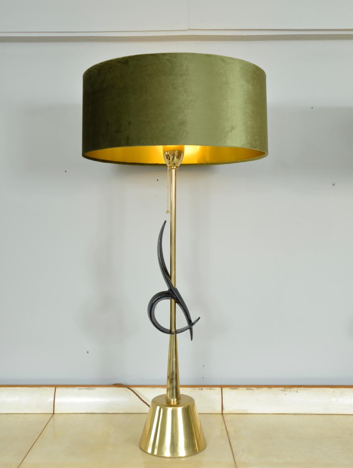 20th Century Large Pair 1950s American Midcentury Brass Glass Table Lamps Hollywood Regency For Sale