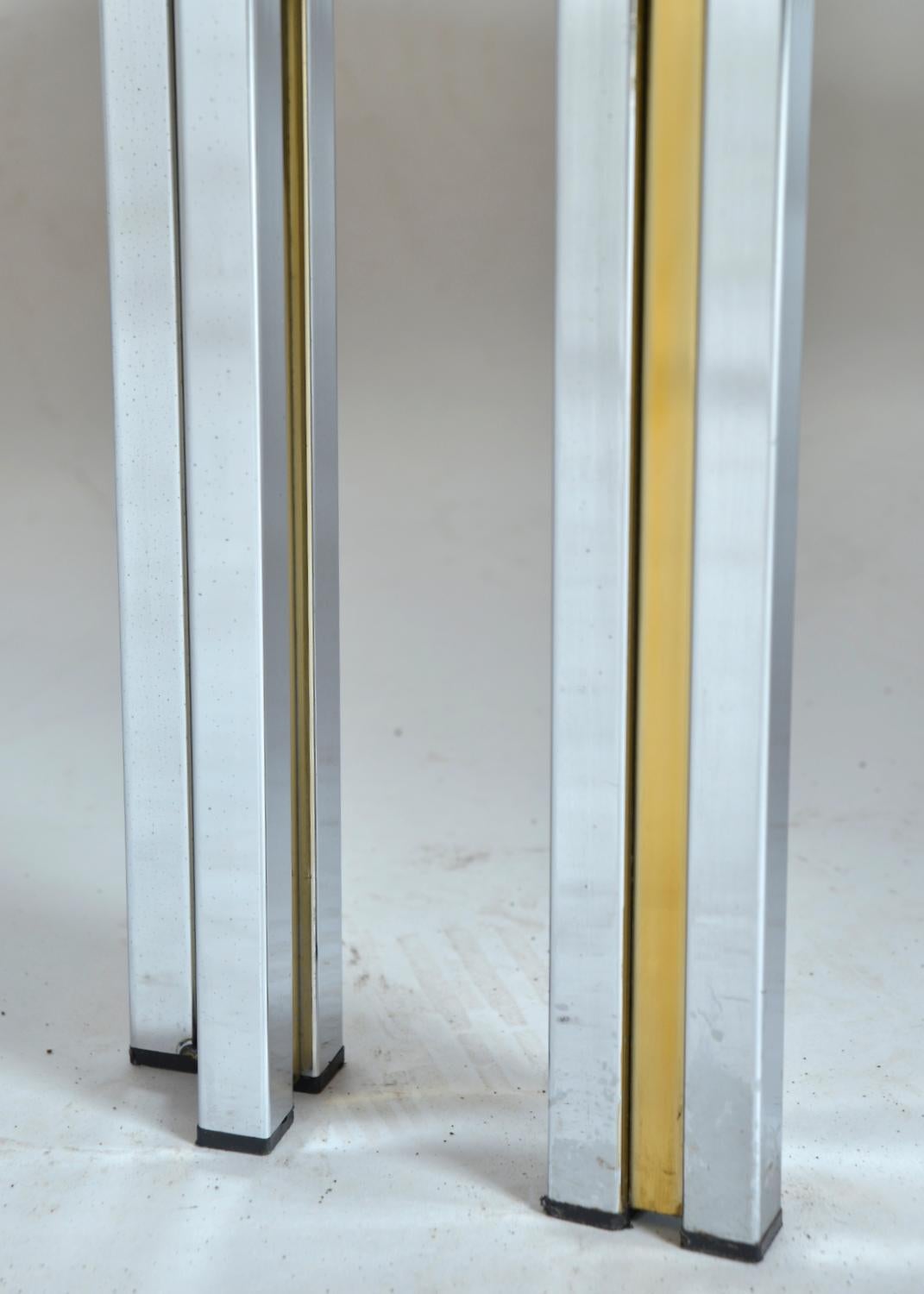 Paire de lampes d'appoint en loupe d'orme en laiton chromé italiennes des années 1970 en vente 9