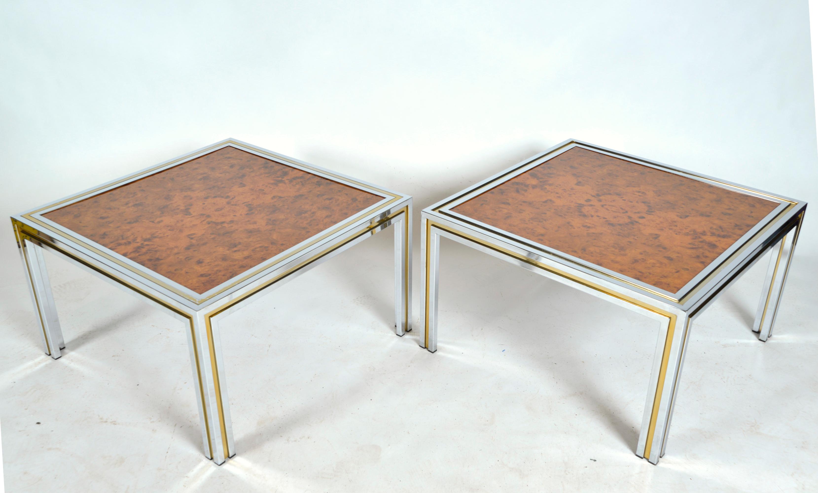 Superbe paire de tables d'appoint italiennes des années 1970 en métal chromé avec des accents en laiton sur un plateau en teck avec placage en loupe d'orme. Bien qu'ils ne soient pas marqués, ils sont tout à fait dans le style de Renato Zevi, Romeo