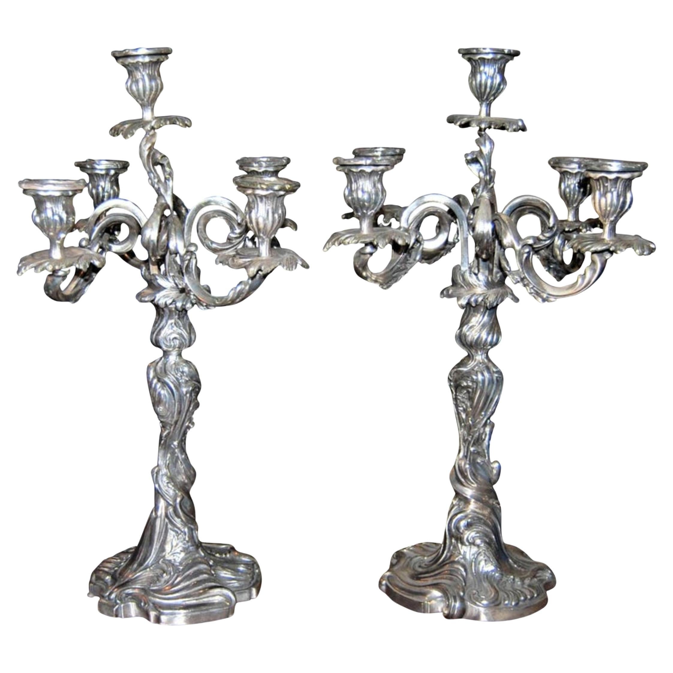 Grande coppia di candelabri del XIX secolo Portacandele in metallo argentato Luce d'atmosfera Tavolo da pranzo