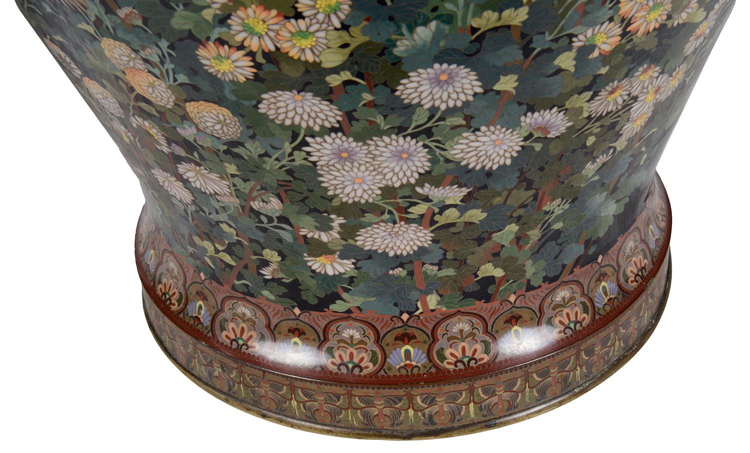 Japonisme Paire de grands vases en cloisonné du 19ème siècle, Att. Hayashi Kodenji