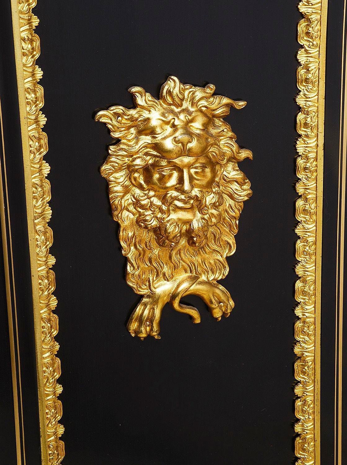 Grande coppia di Cabunet Boulle francesi del XIX secolo in vendita 3