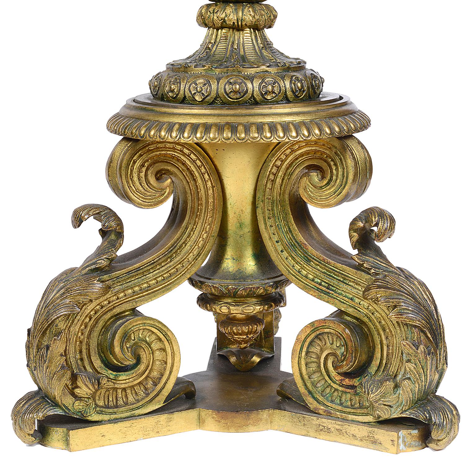 Großes Paar französischer Sevres-Kandelaber im Stil des 19. Jahrhunderts und Goldbronze-Kandelaber im Angebot 3