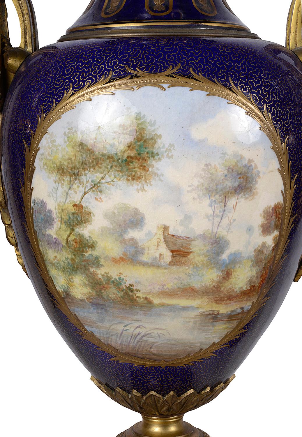 Grande paire de vases de style Sèvres français du 19e siècle en vente 2