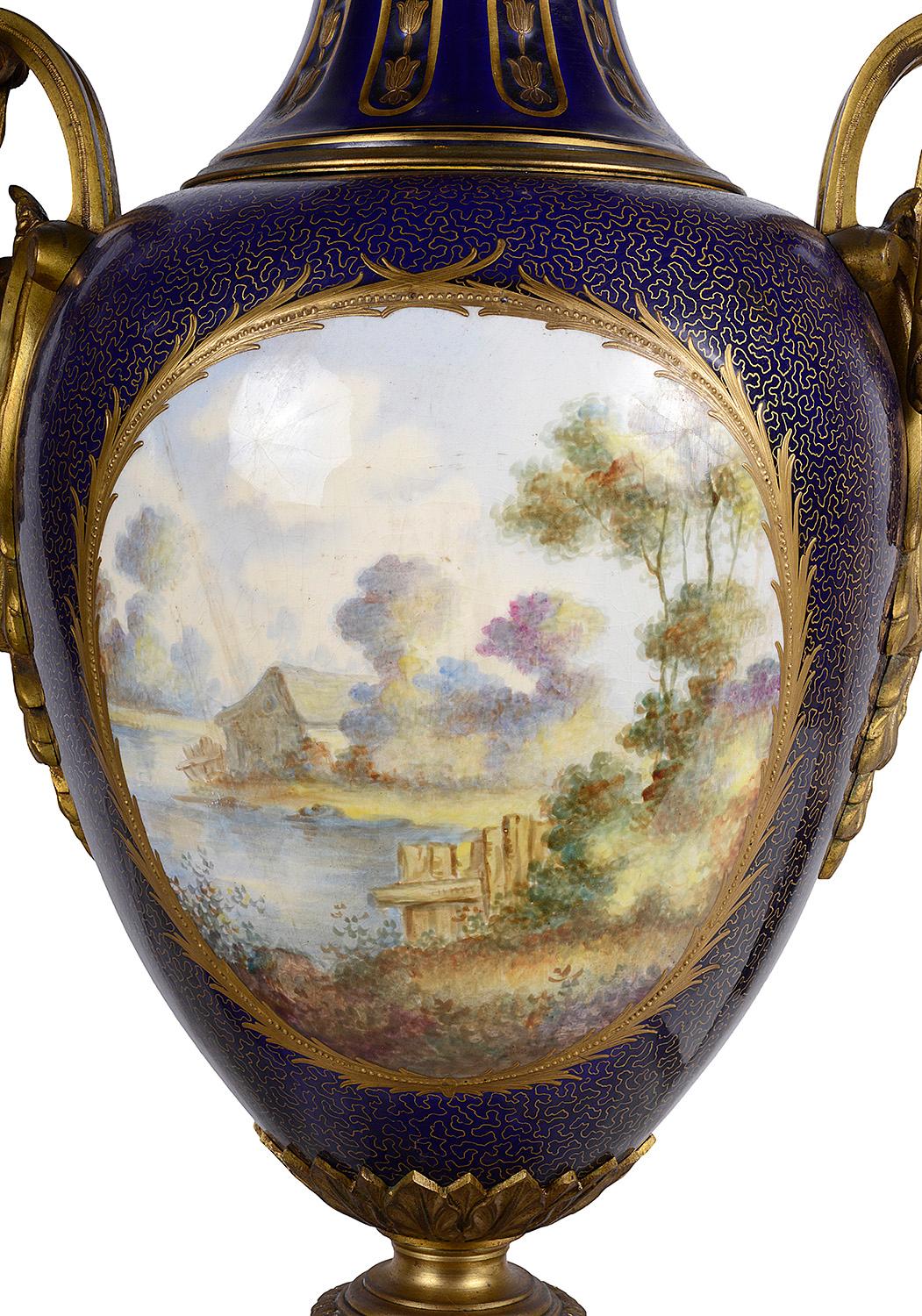 Grande paire de vases de style Sèvres français du 19e siècle en vente 1