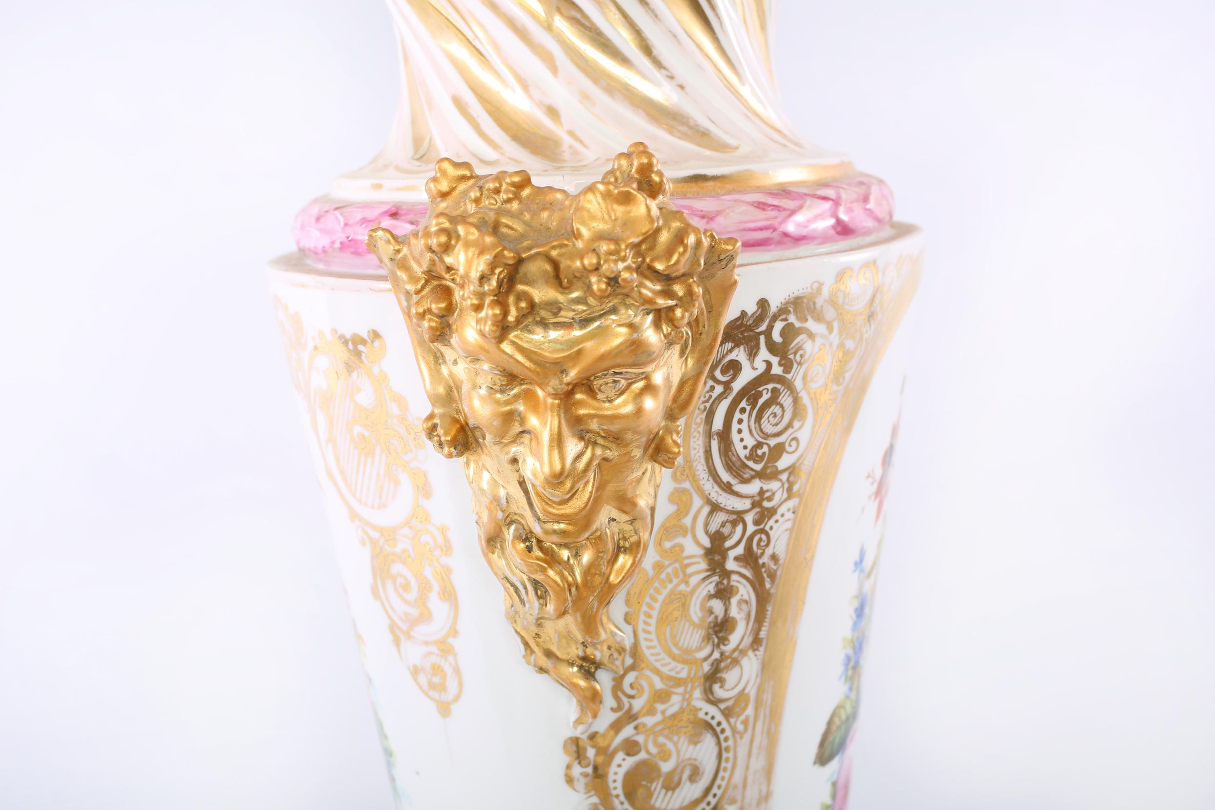 Großes Paar vergoldeter Porzellan-Tischlampen aus dem 19. Jahrhundert im Angebot 2