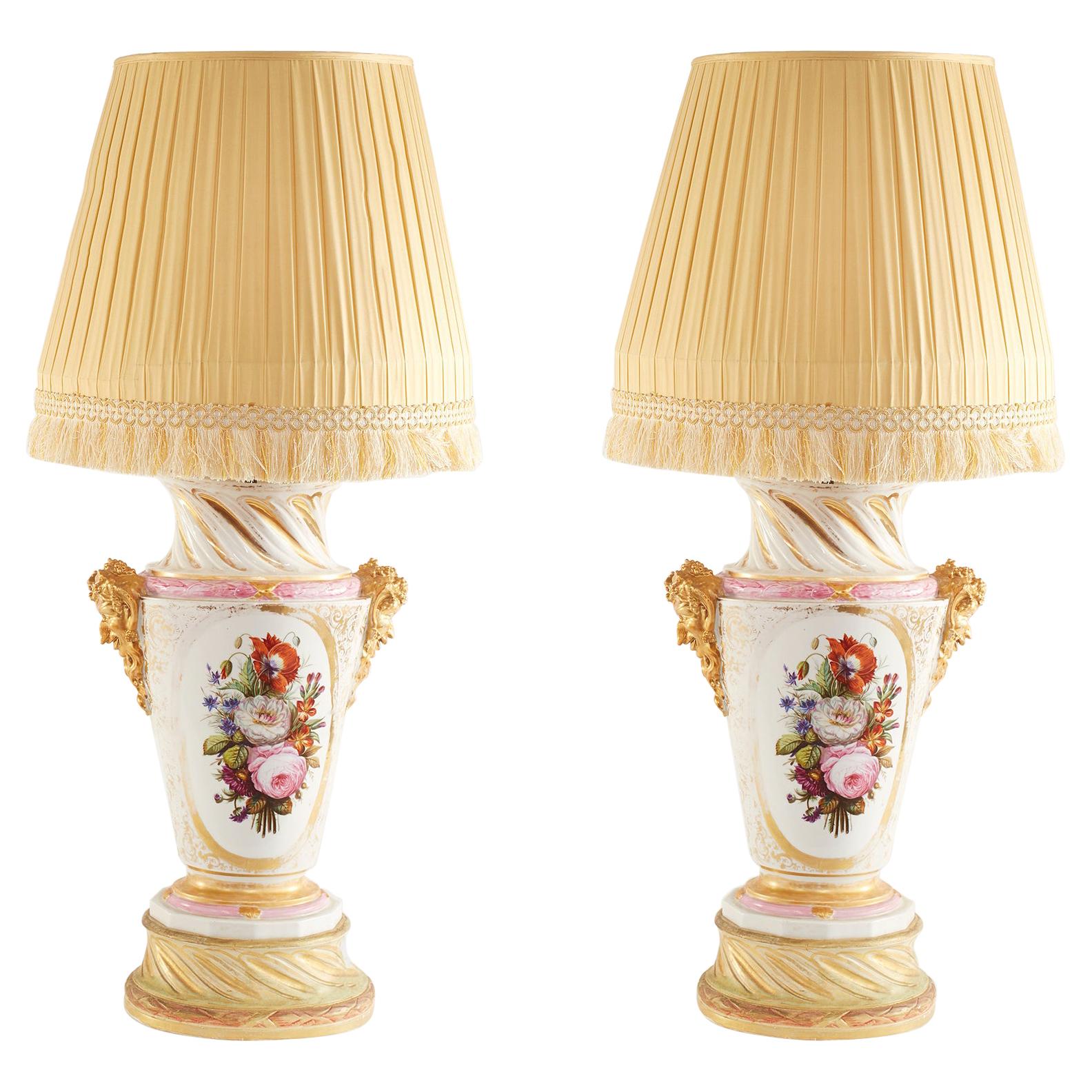 Grande paire de grandes lampes de bureau en porcelaine dorée du 19ème siècle