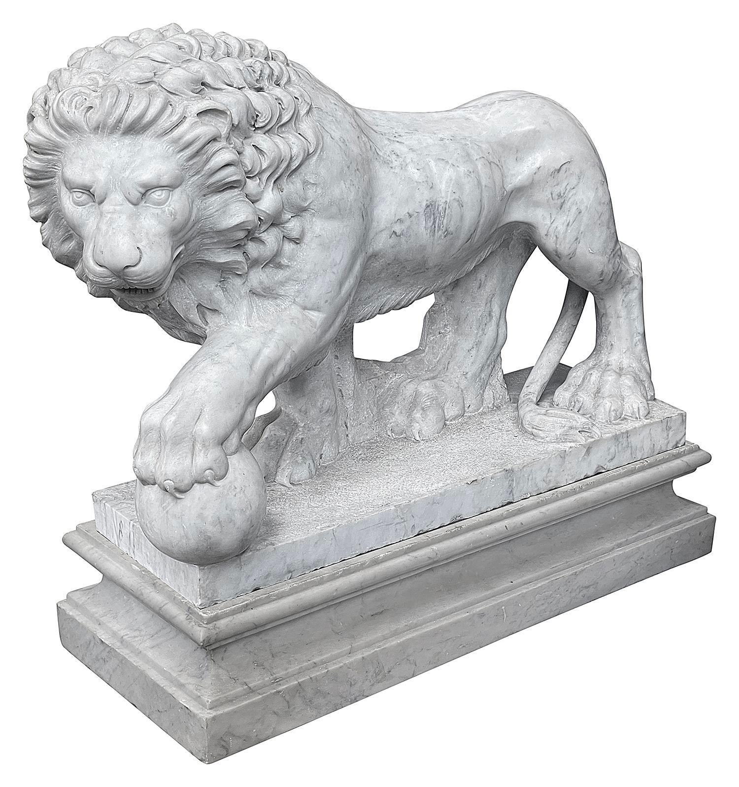 Early 19th Century Large Pair 19th Century Italian Carrara Marble Medici Lions For Sale