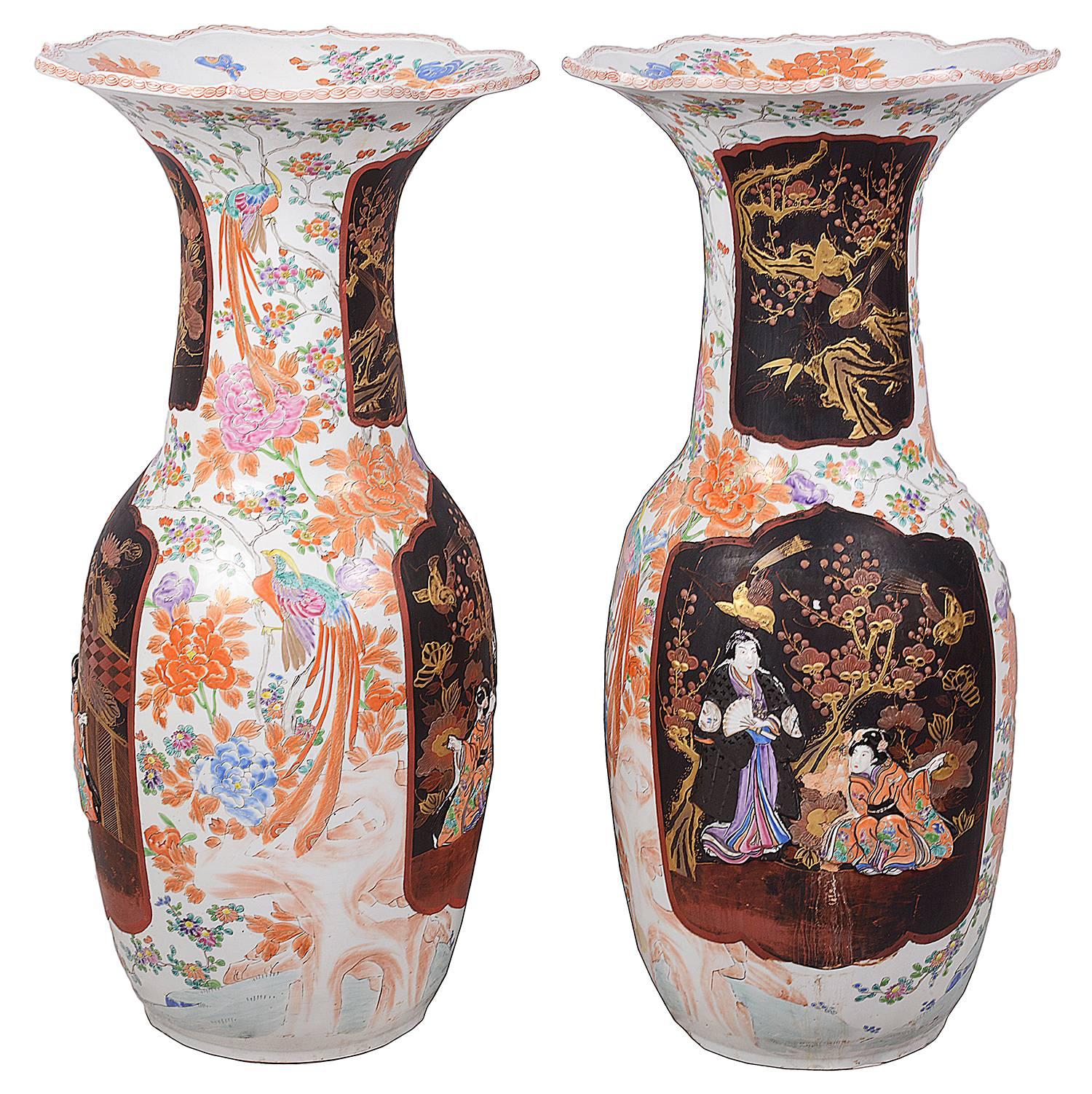 Large Pair of 19th Century Japanese Arita Porcelain Vases For Sale 1