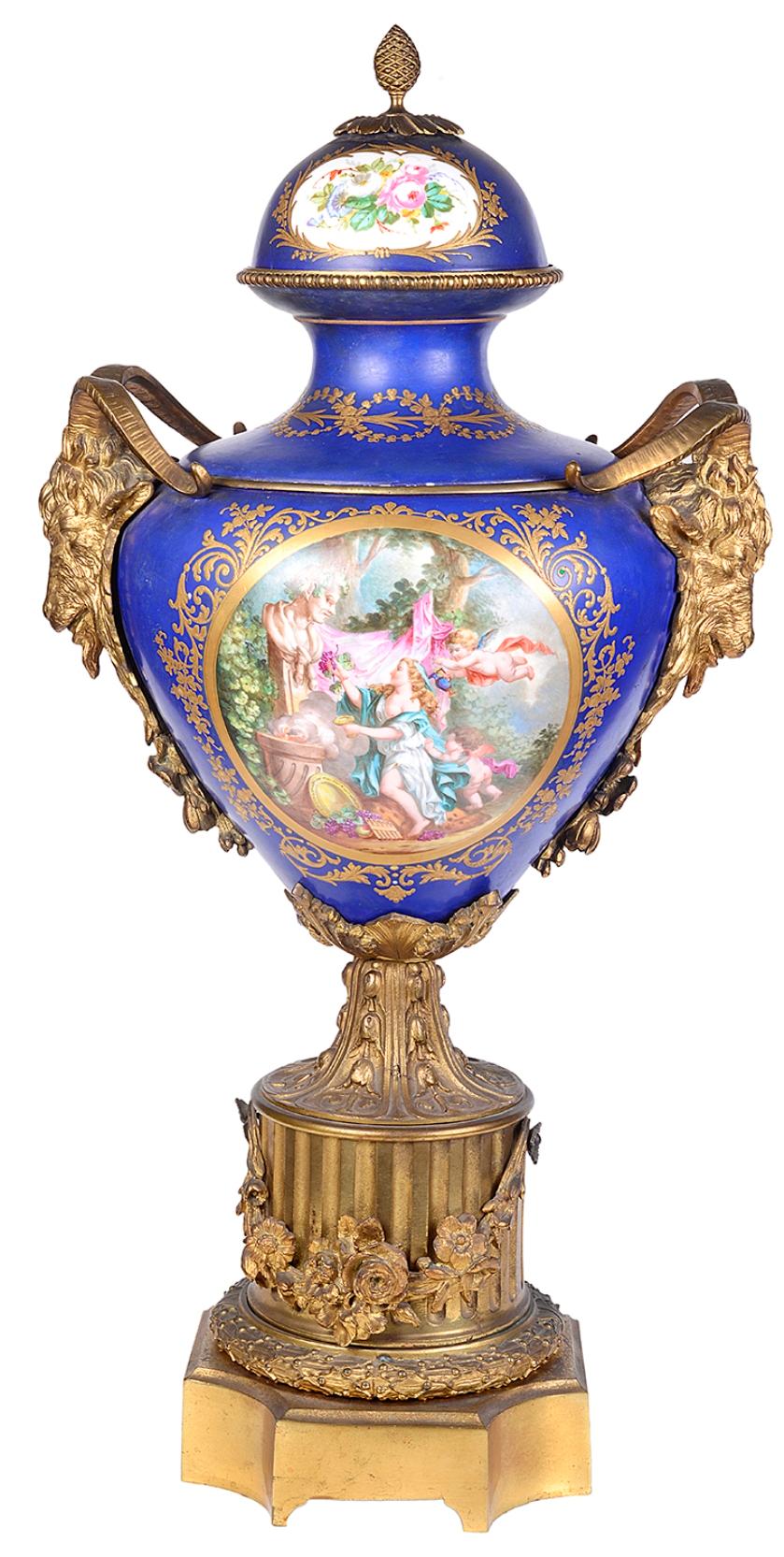 Luigi XVI Grande coppia di vasi con coperchio in stile Sevres del XIX secolo in vendita