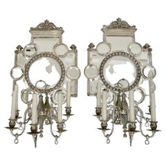 Pareja grande de candelabros de cinco brazos de plata y espejo biselado del siglo XIX