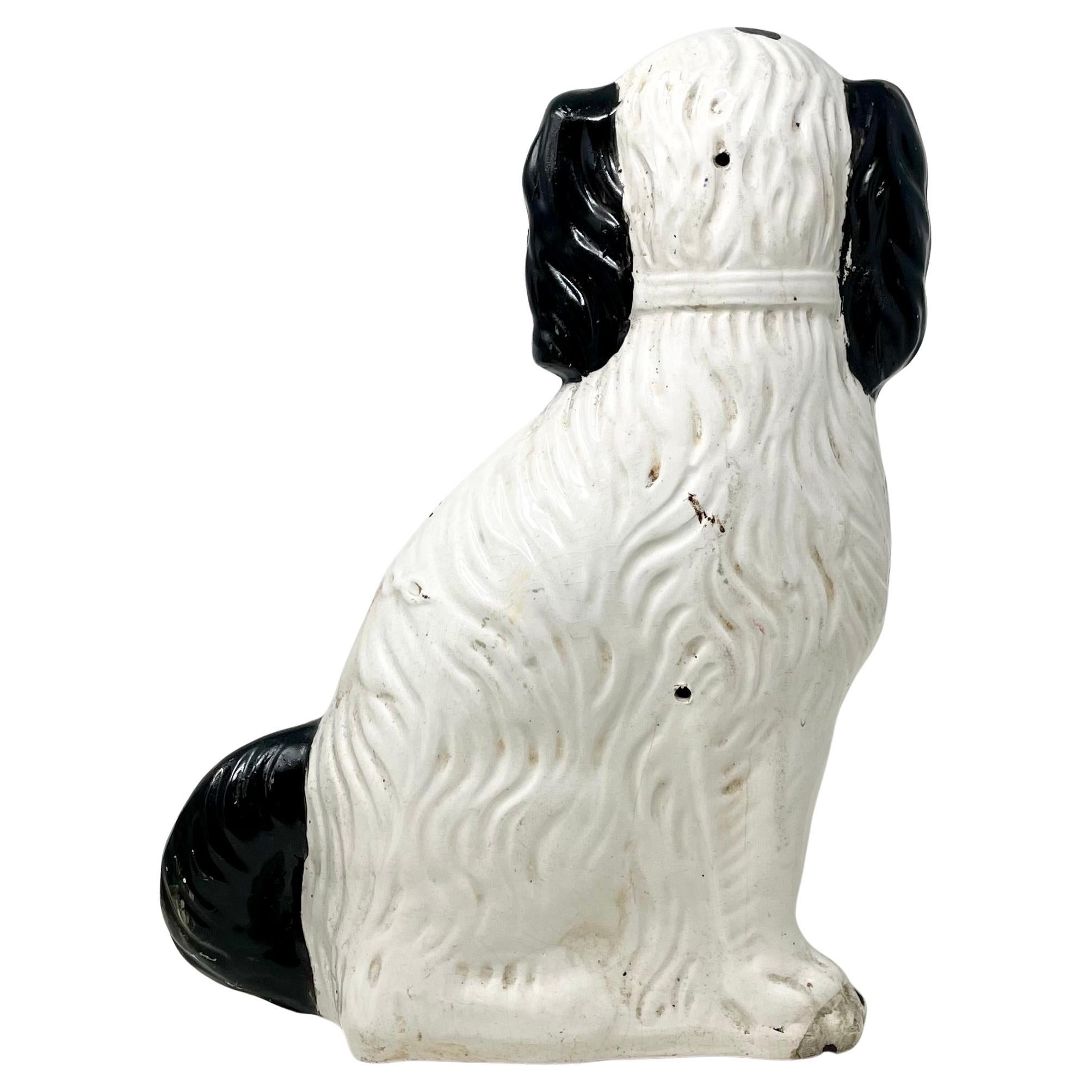 Pareja Grande Antiguo Spaniel Inglés de Cerámica Staffordshire Blanco y Negro Ca. 1870 en venta 3