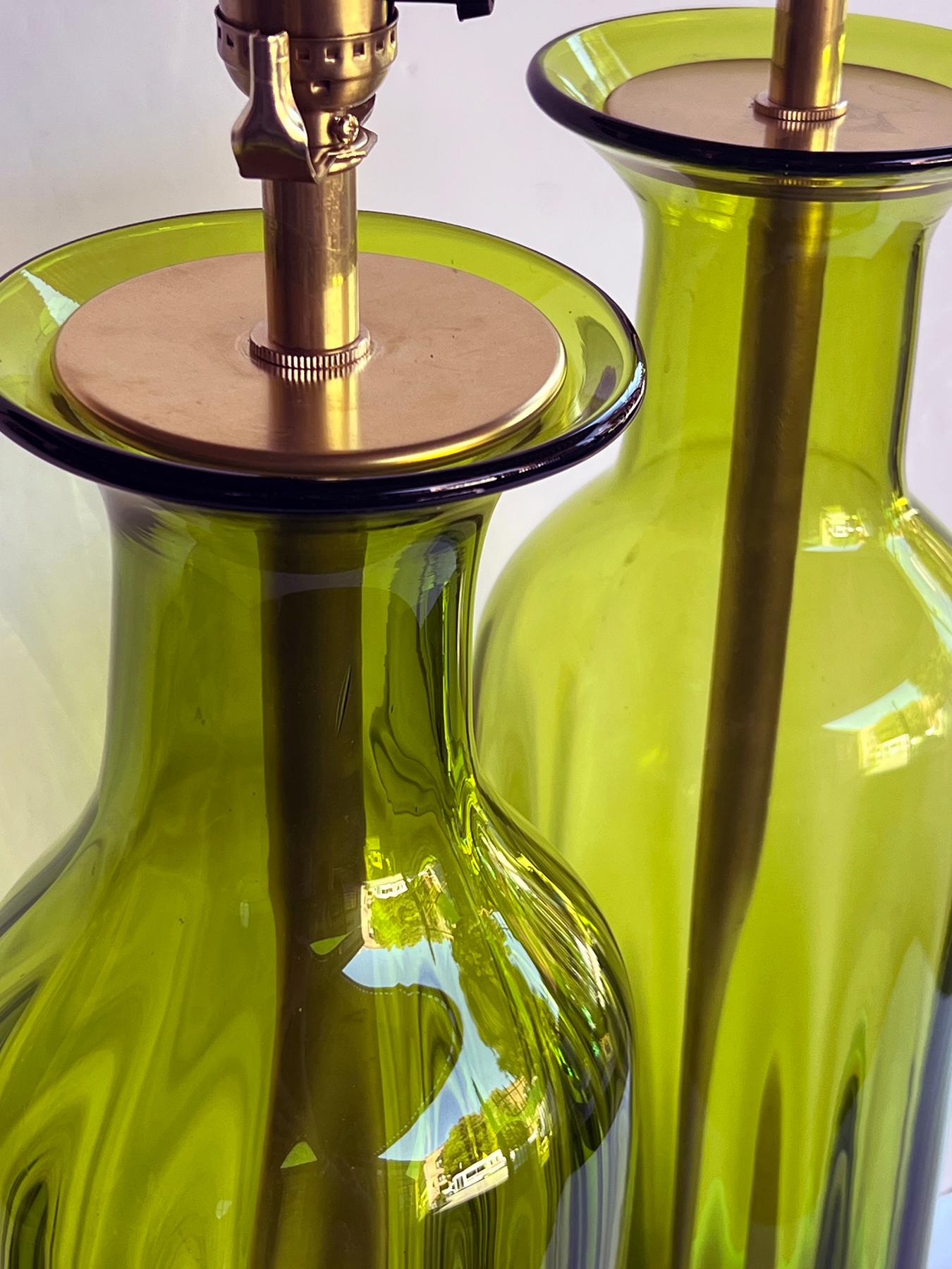 Mid-Century moderno Grande coppia di vasi a coste Blenko del metà secolo Greene & Greene ora come lampade in vendita