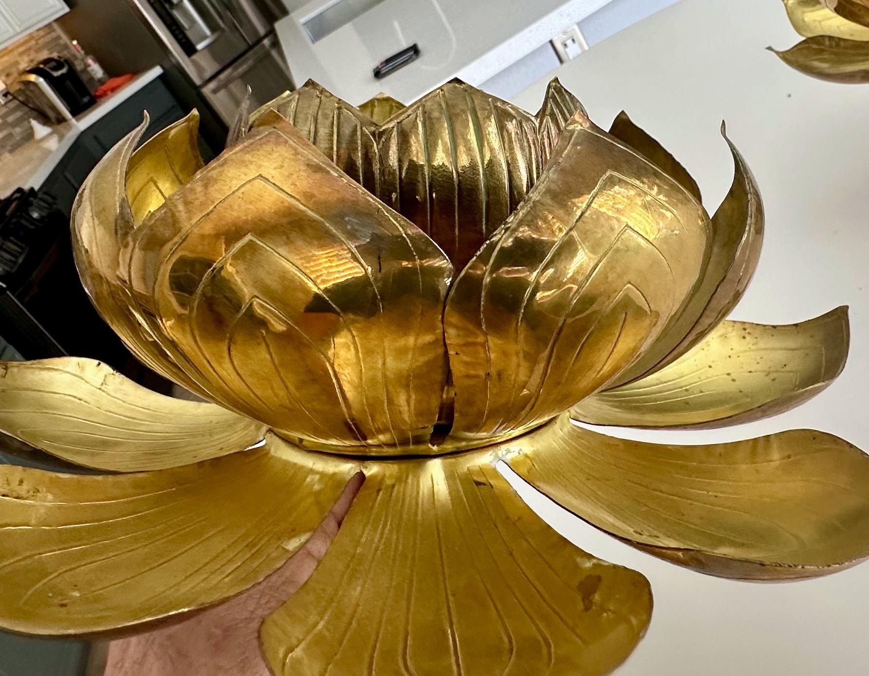 Grande coppia di portacandele in ottone a forma di fiore di loto Feldman in vendita 4