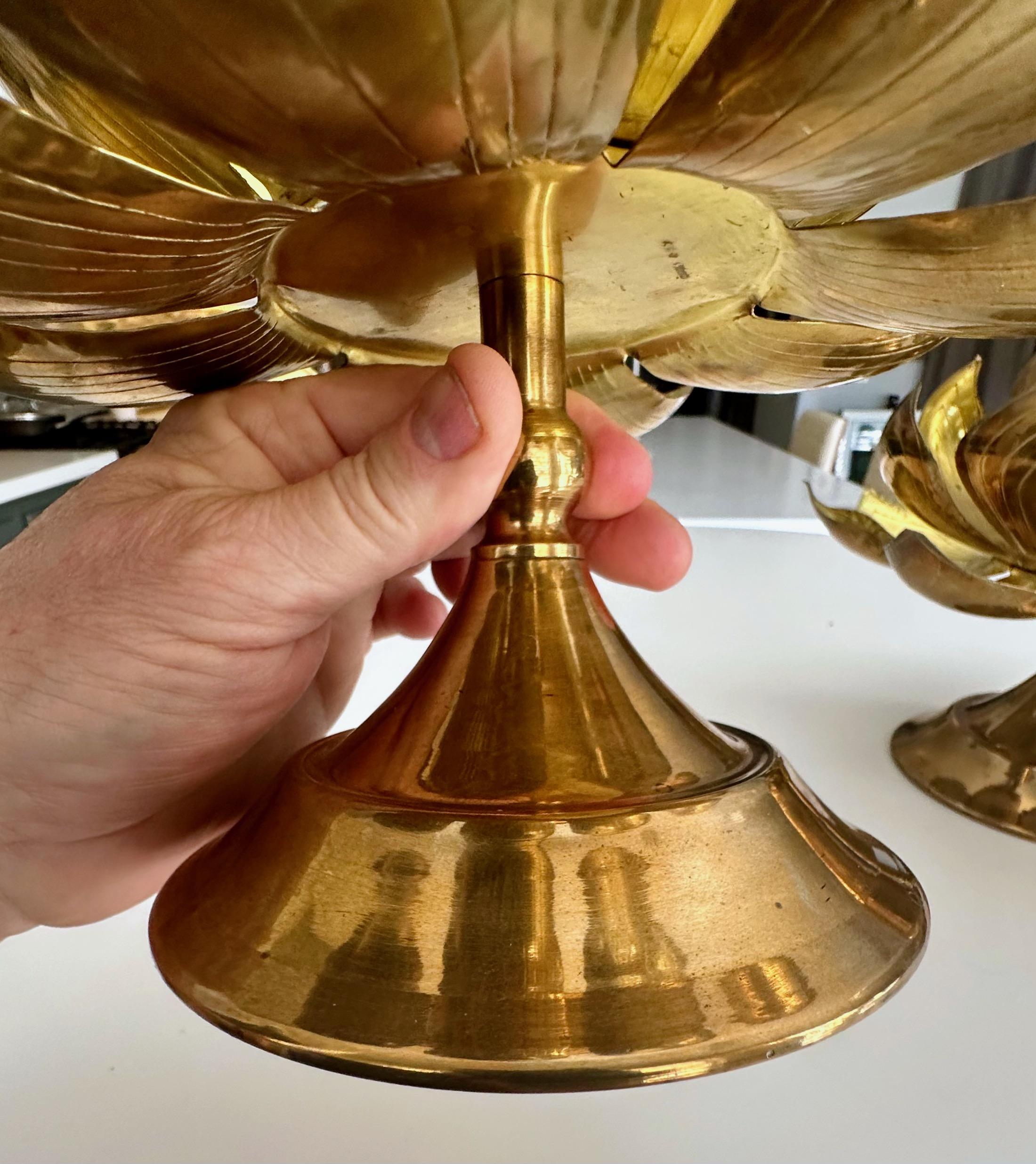 Grande coppia di portacandele in ottone a forma di fiore di loto Feldman in vendita 5