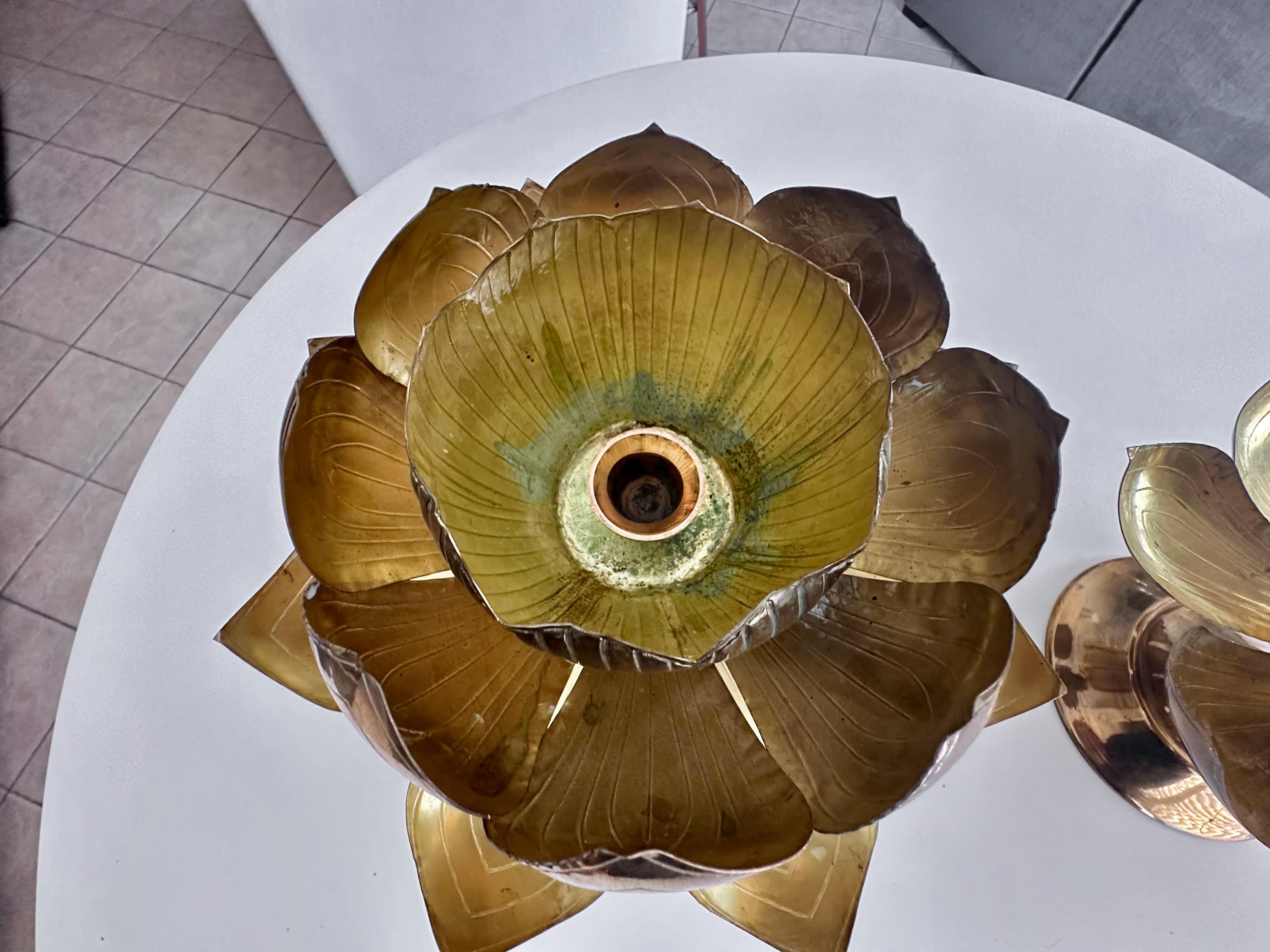 Grande coppia di portacandele in ottone a forma di fiore di loto Feldman in vendita 7