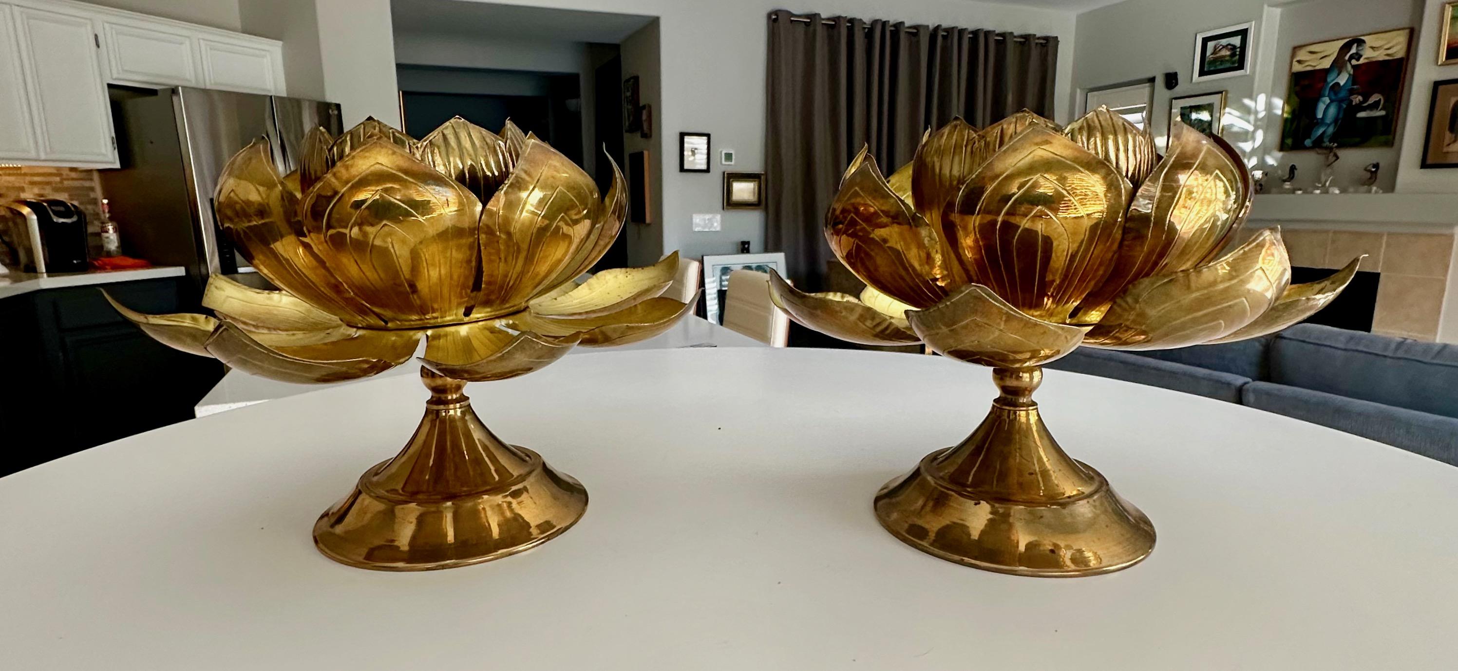 Grande coppia di portacandele in ottone a forma di fiore di loto Feldman In condizioni buone in vendita a Palm Springs, CA