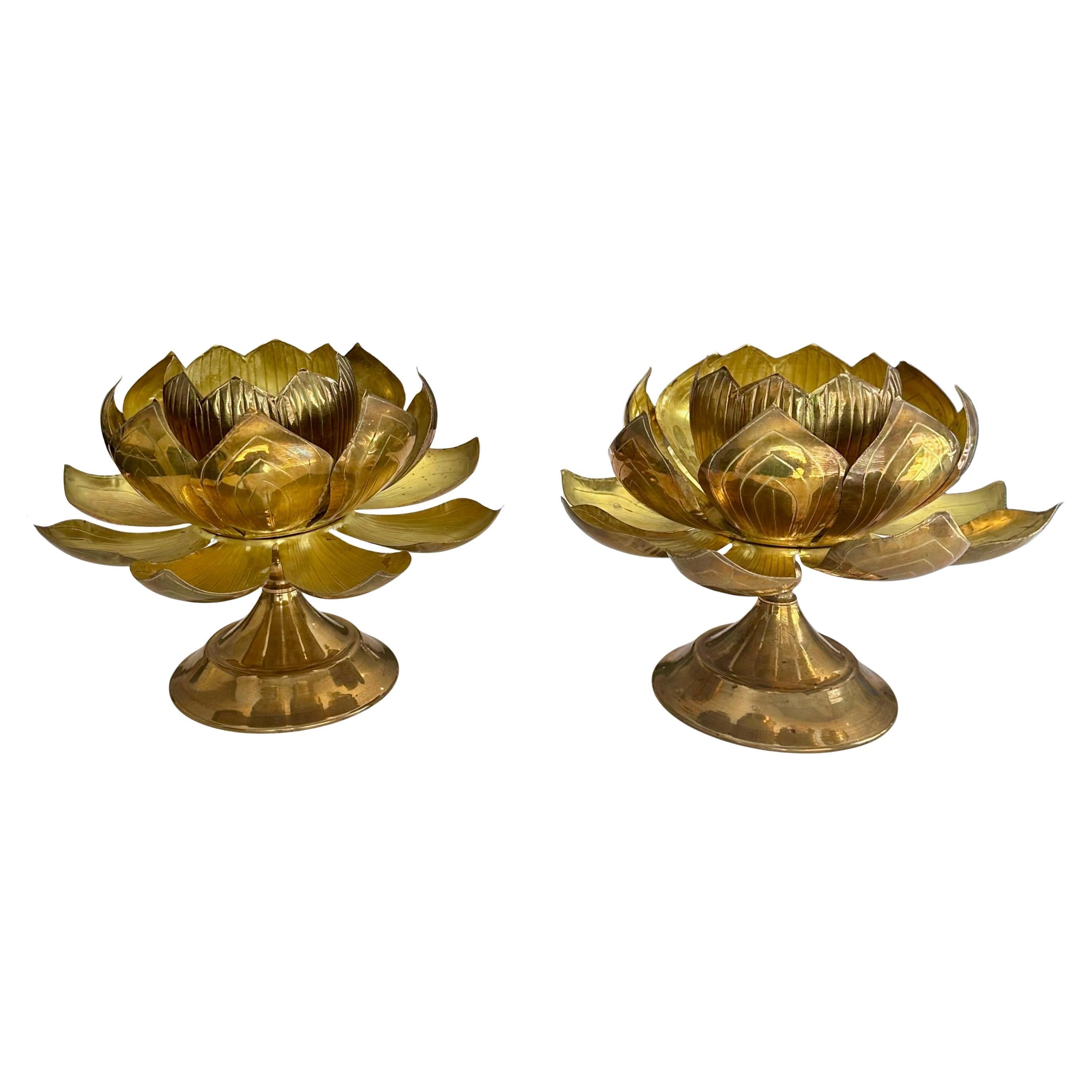 Grande paire de chandeliers Feldman en laiton à fleurs de lotus