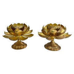 Grande paire de chandeliers Feldman en laiton à fleurs de lotus