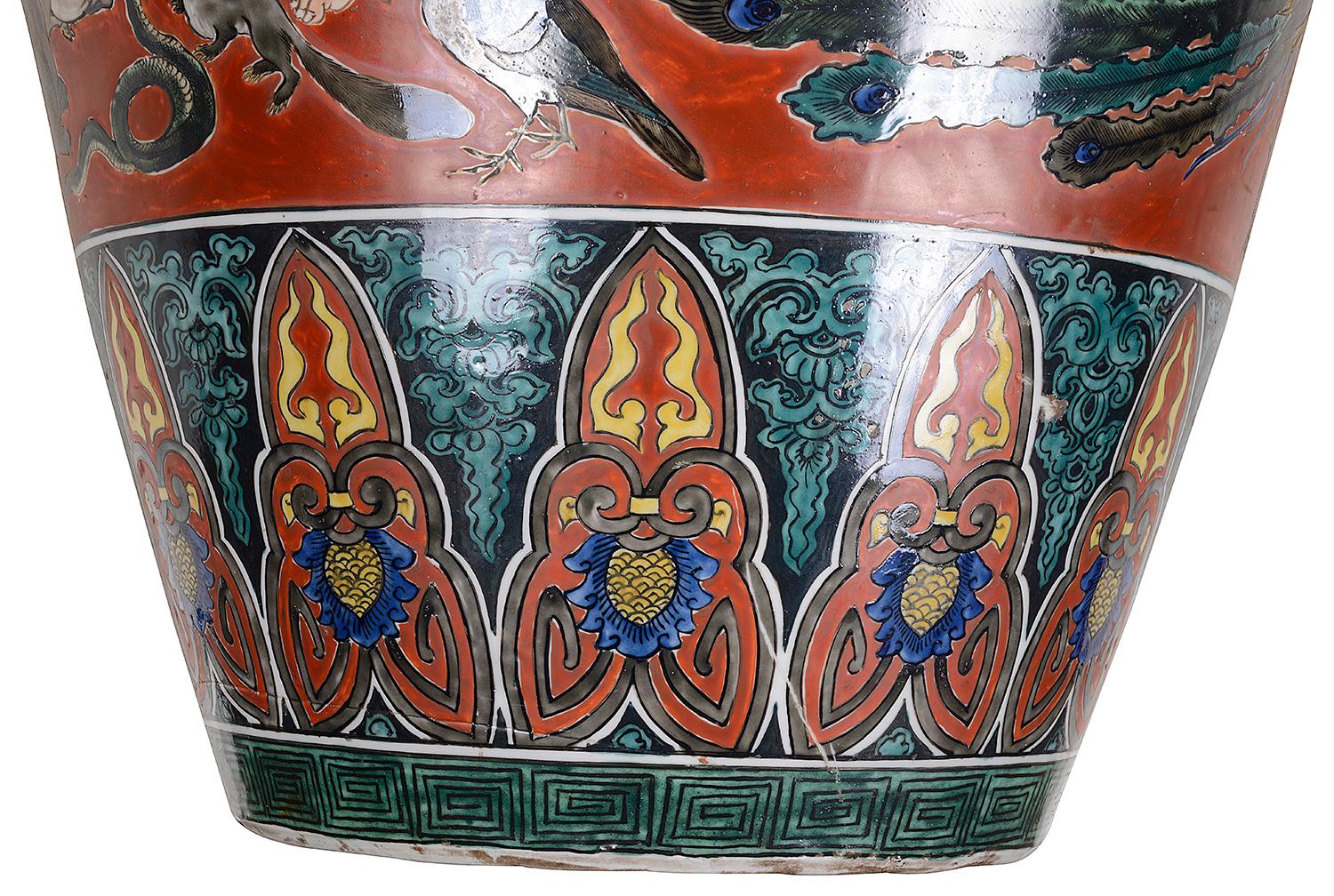 Pareja grande de jarrones japoneses de porcelana Kutani de hacia el siglo XIX en Bueno estado para la venta en Brighton, Sussex