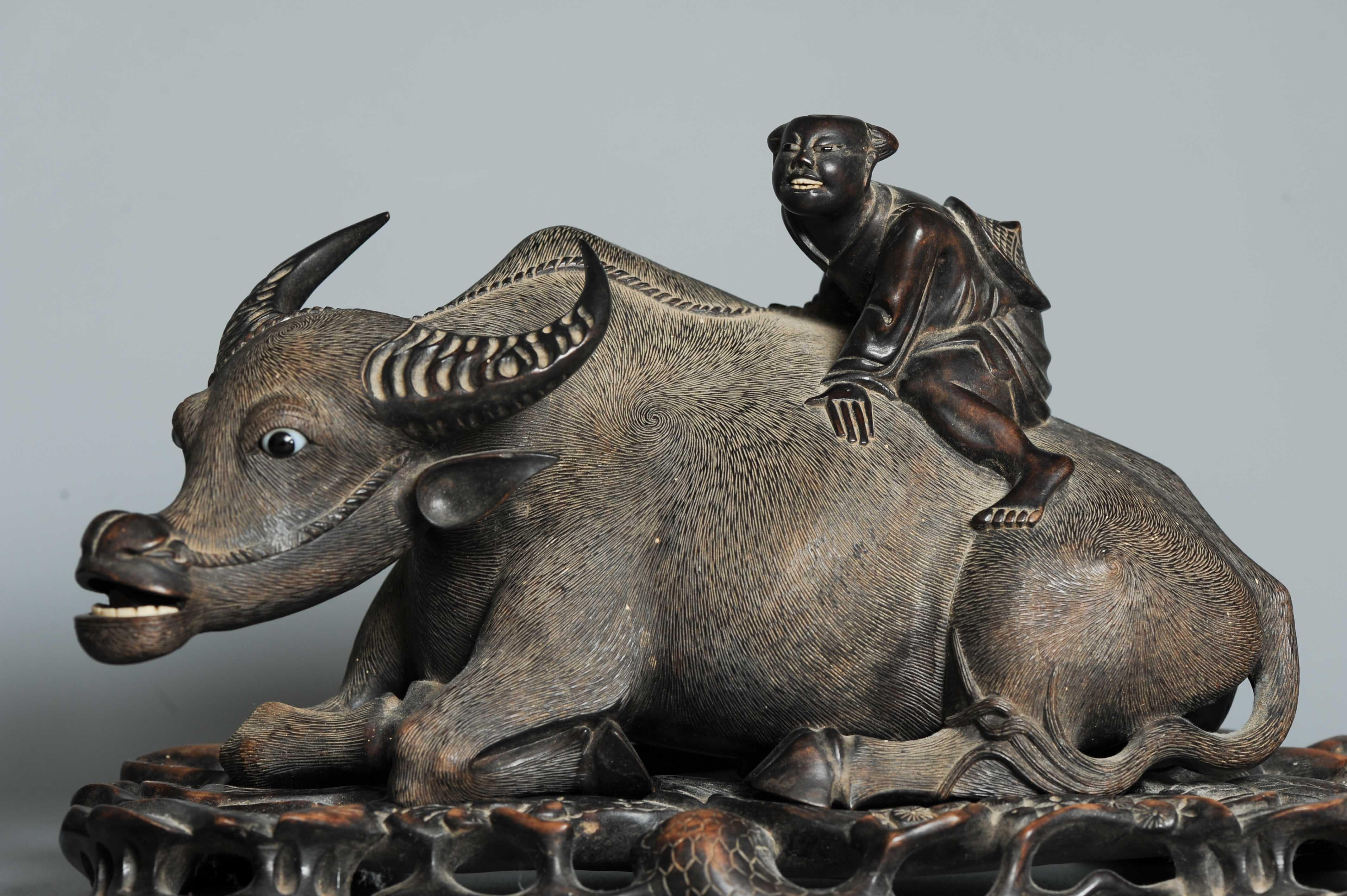 Grande paire de statues chinoises en bois sculpté, datant d'environ 1900 en vente 12