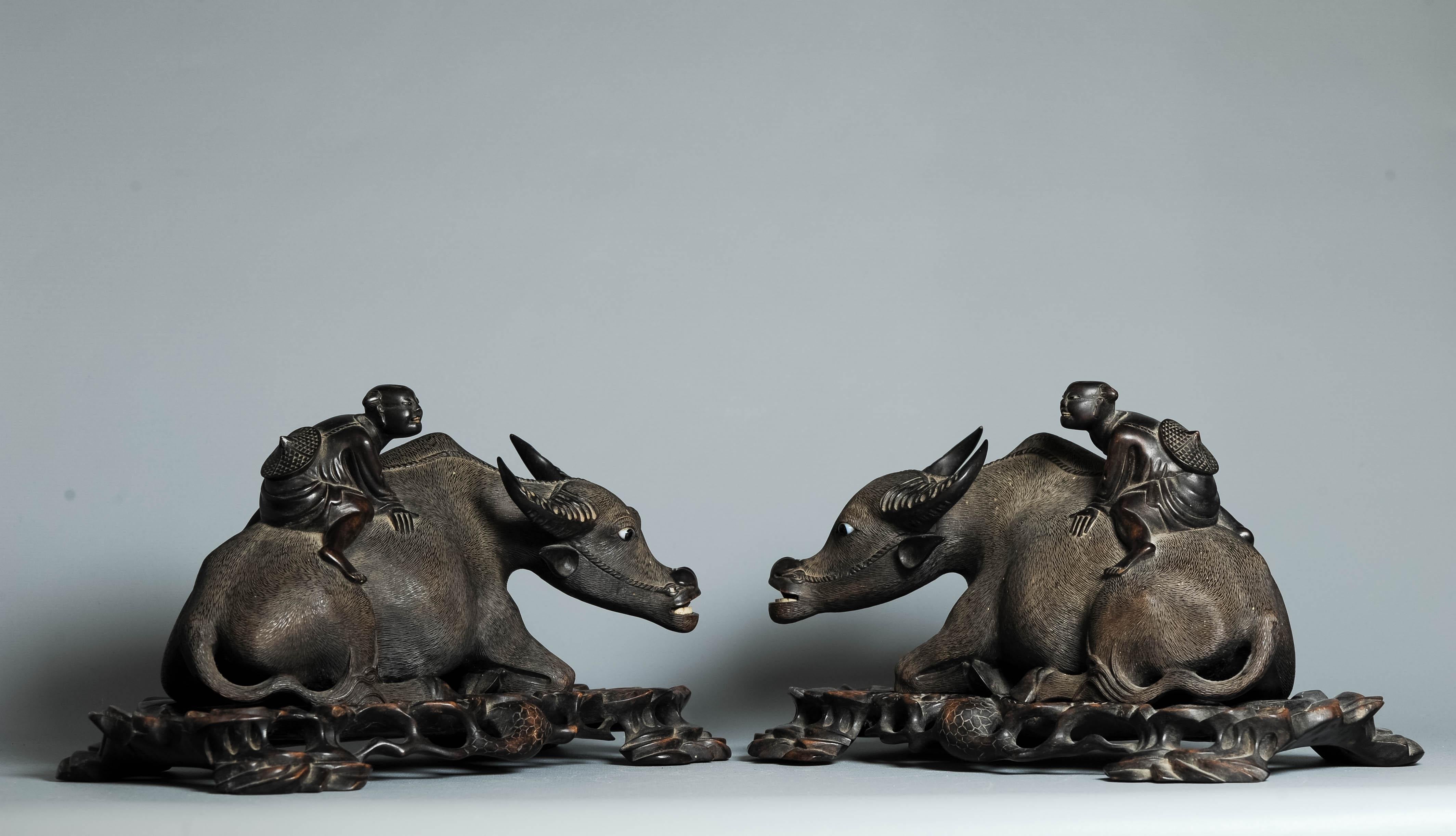 20ième siècle Grande paire de statues chinoises en bois sculpté, datant d'environ 1900 en vente