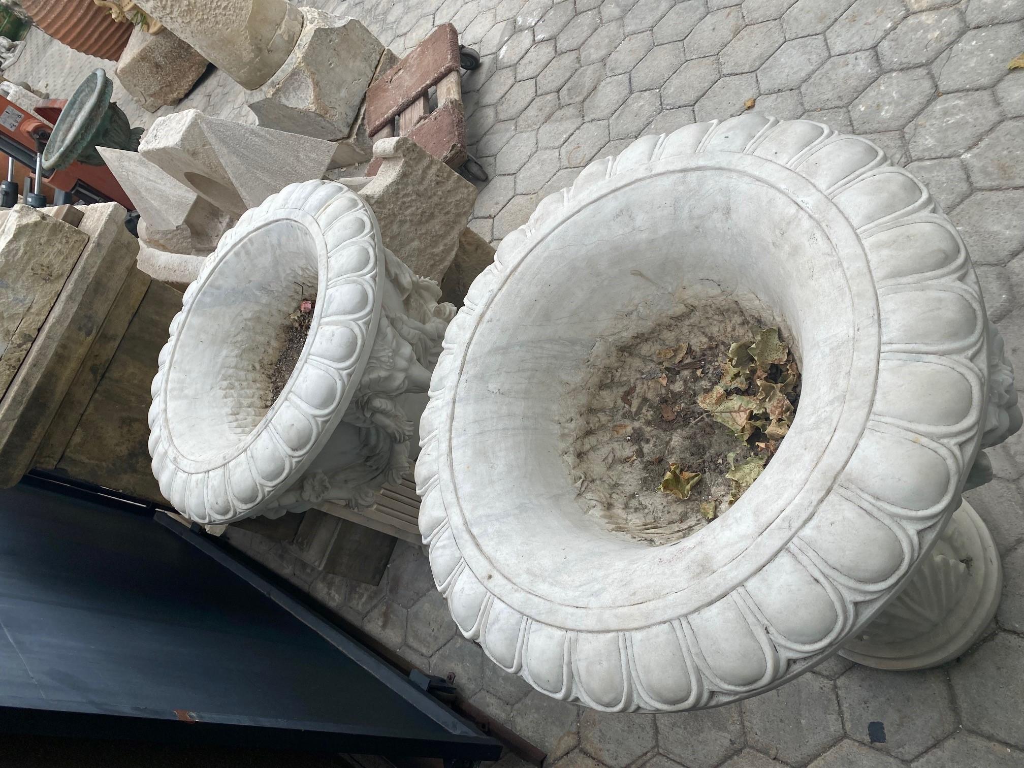 Großes Paar geschnitzt weißem Marmor Stein Jardinière Urne Pflanzer Antiquitäten Los Angeles im Angebot 14