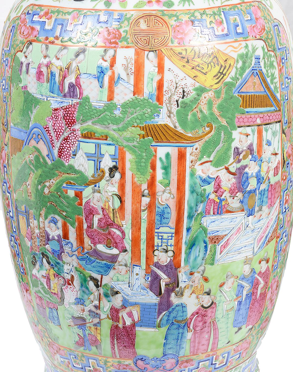 Großes Paar chinesische Cantonese-/Rosenmedaillon-Vasen, 19. Jahrhundert im Zustand „Gut“ im Angebot in Brighton, Sussex