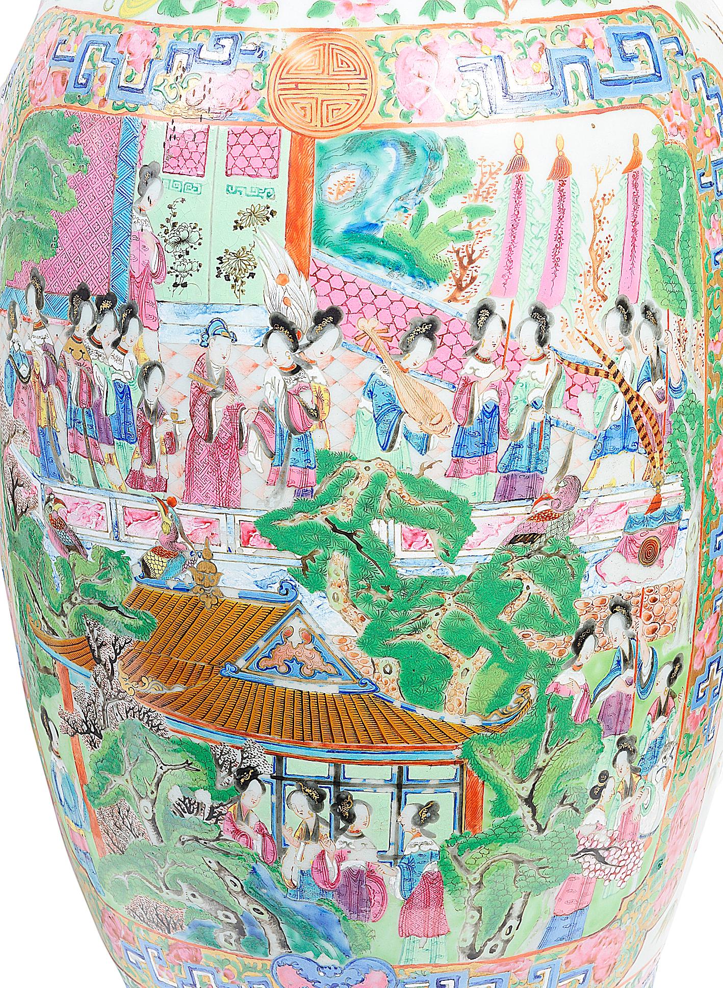 XIXe siècle Paire de grands vases chinois cantonés à médaillons roses, 19ème siècle en vente