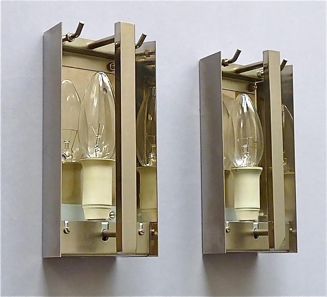 Großes Paar Doria-Wandleuchter aus verchromtem Metall und Murano-Eisglasröhren im Venini-Stil, 1960er Jahre (Mitte des 20. Jahrhunderts) im Angebot