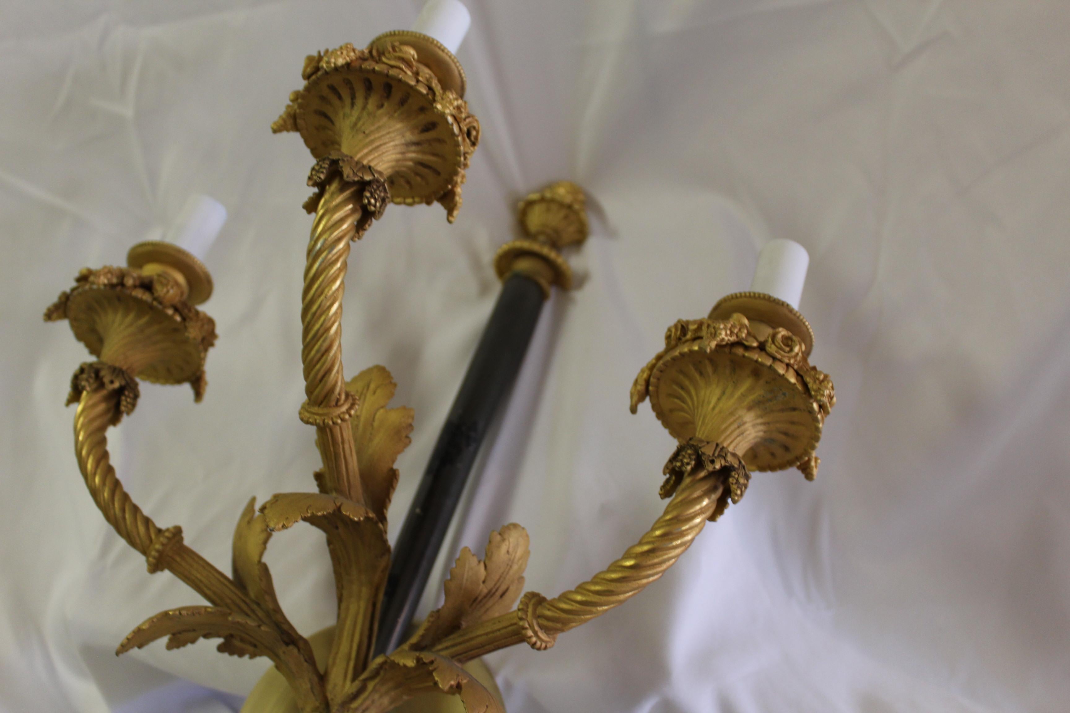 Placcato Coppia di grandi lampade, stile impero, placca d'oro 18 carati, 3 luci, nero  Albero in vendita