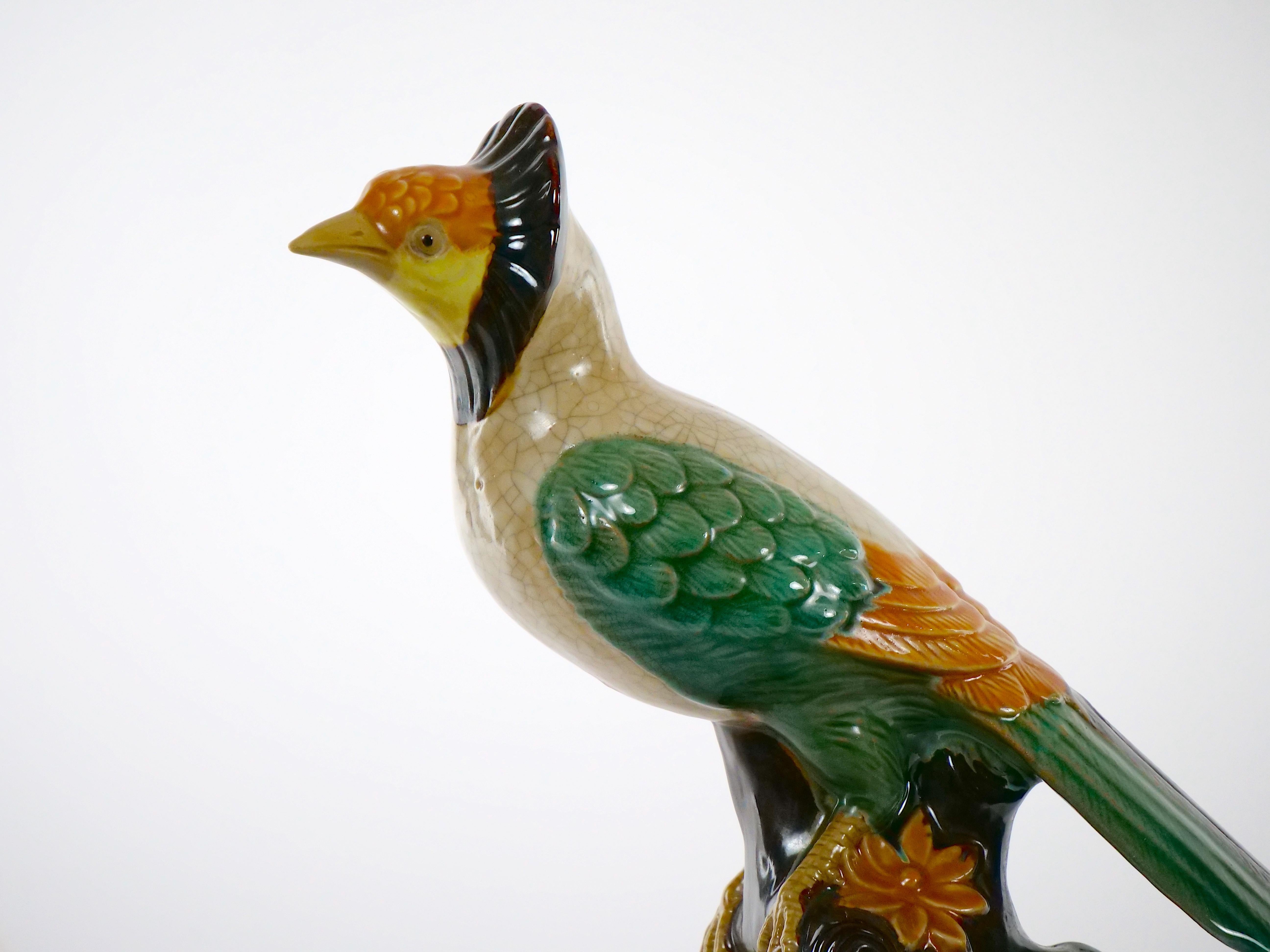 Grande paire de statues d'oiseaux en porcelaine anglaise émaillée / terre cuite en vente 5